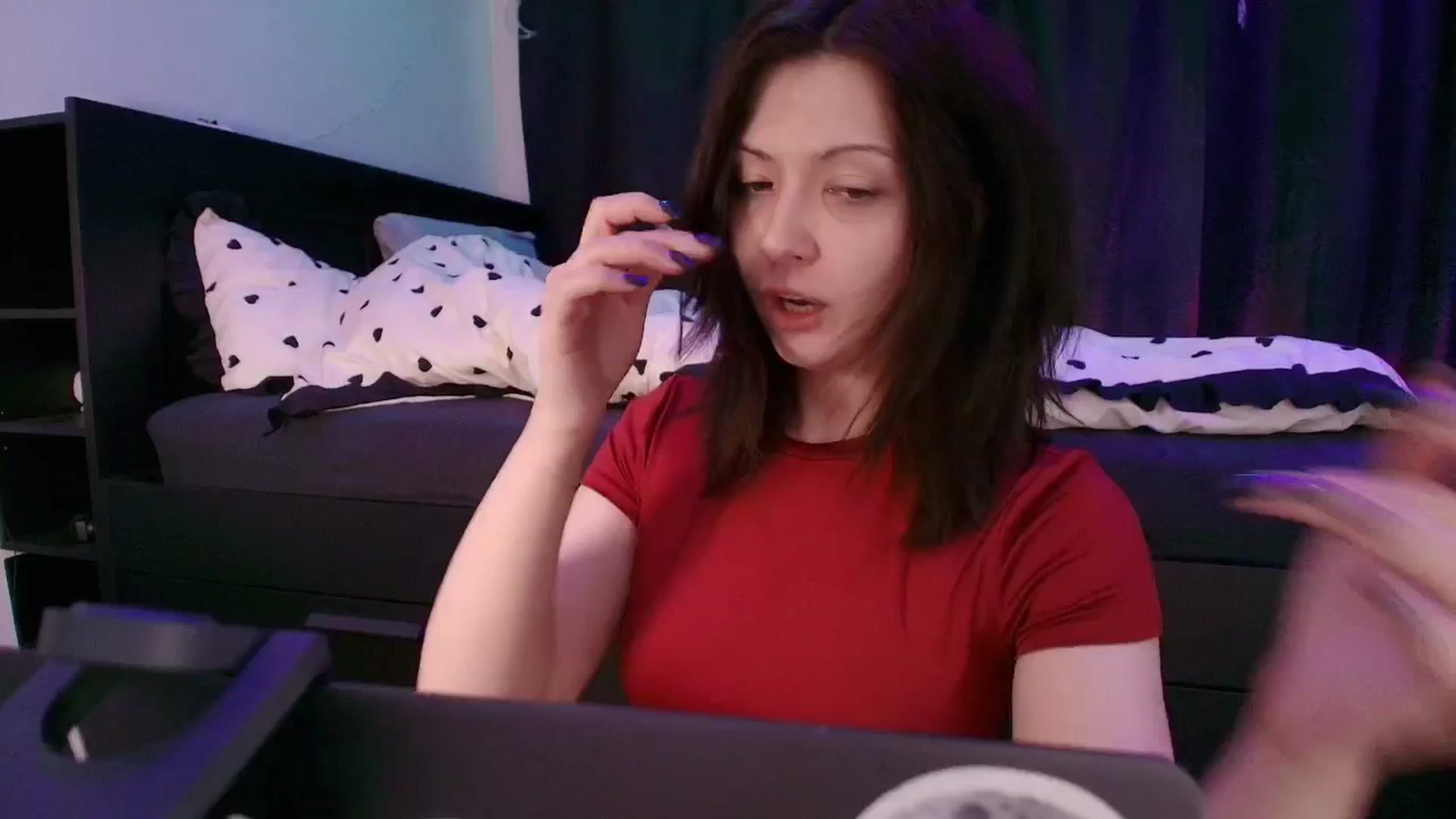 Gallery image thumbnail from RoomToAvoid's myfreecams stream on, 01/26/2026, 01:08 image 9 of 20