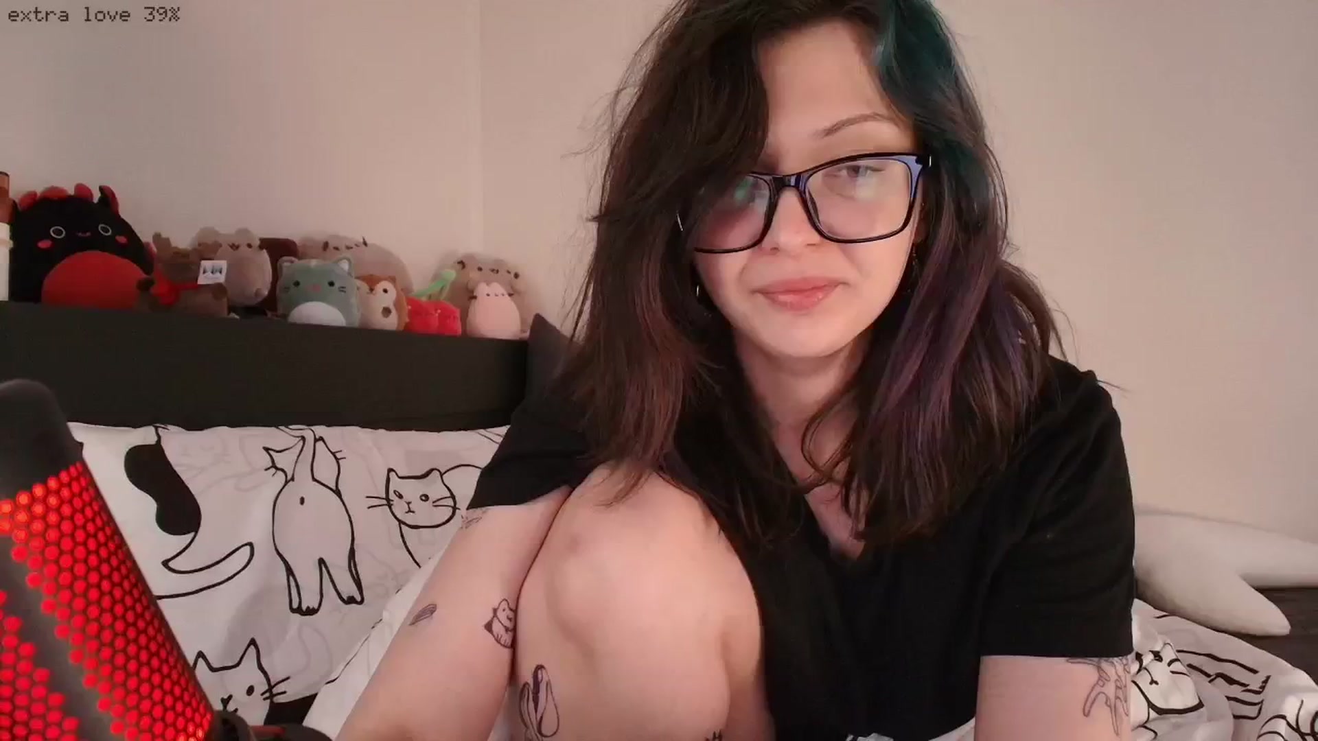 Gallery image thumbnail from RoomToAvoid's myfreecams stream on, 03/13/2026, 05:58 image 13 of 20