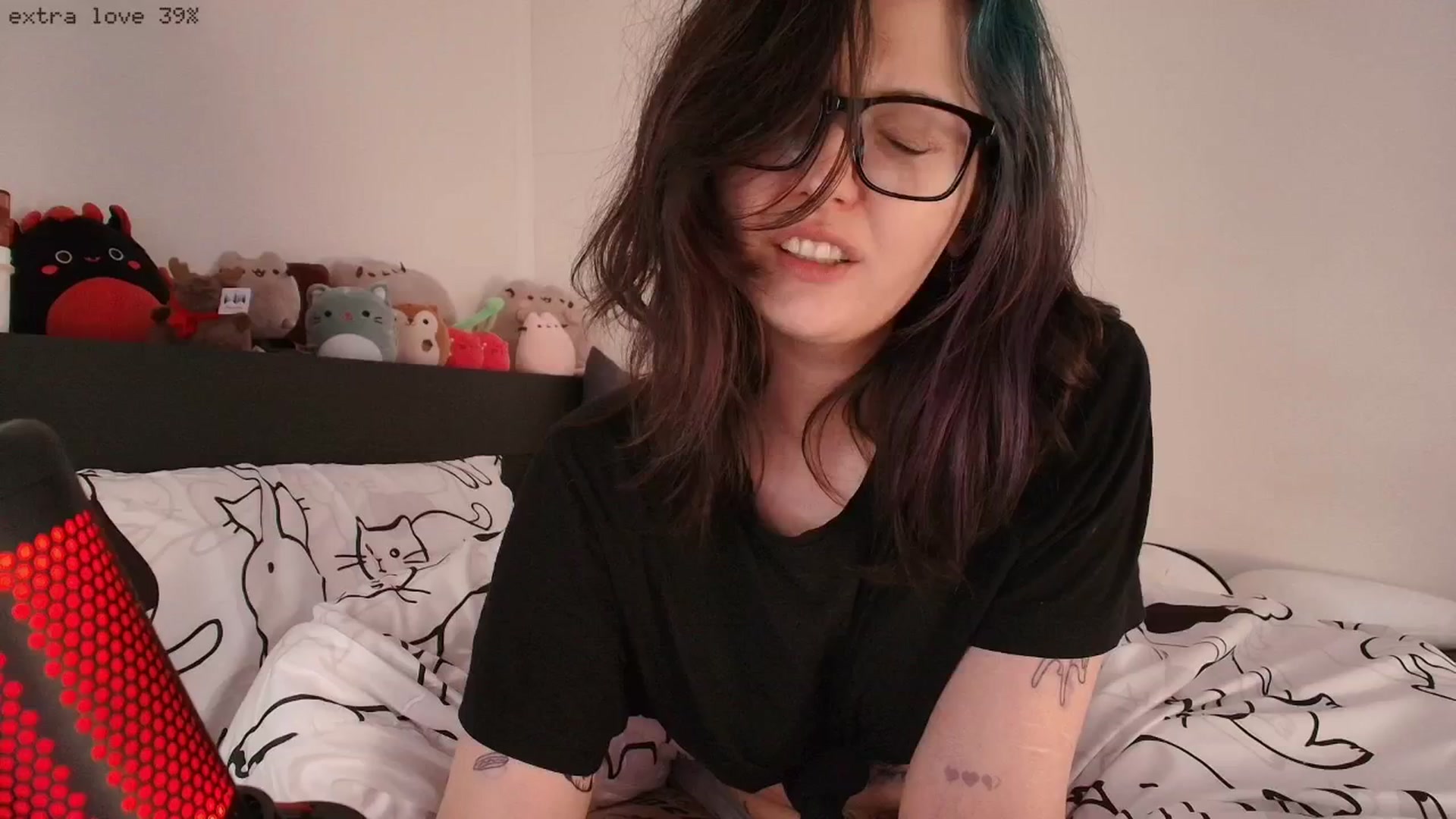 Gallery image thumbnail from RoomToAvoid's myfreecams stream on, 03/13/2026, 05:58 image 6 of 20