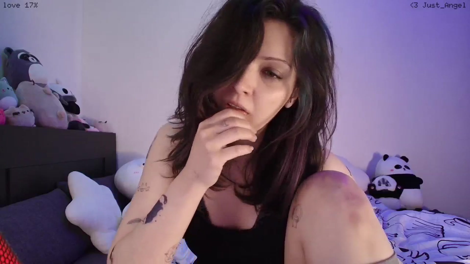 Gallery image thumbnail from RoomToAvoid's myfreecams stream on, 03/15/2026, 01:38 image 19 of 20