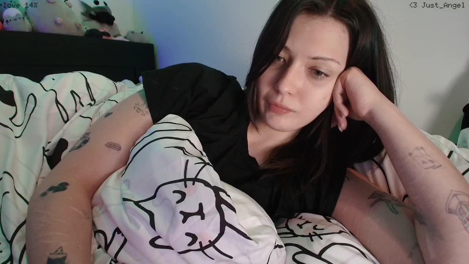 Gallery image thumbnail from RoomToAvoid's myfreecams stream on, 03/16/2026, 05:49 image 14 of 20