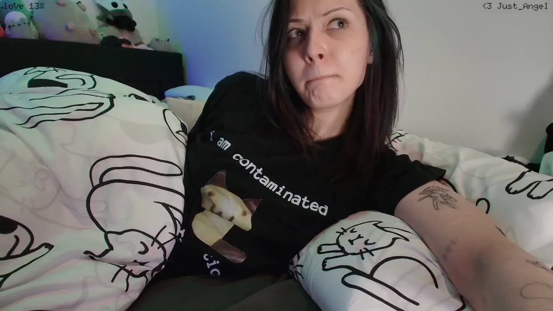 Gallery image thumbnail from RoomToAvoid's myfreecams stream on, 03/16/2026, 05:49 image 12 of 20