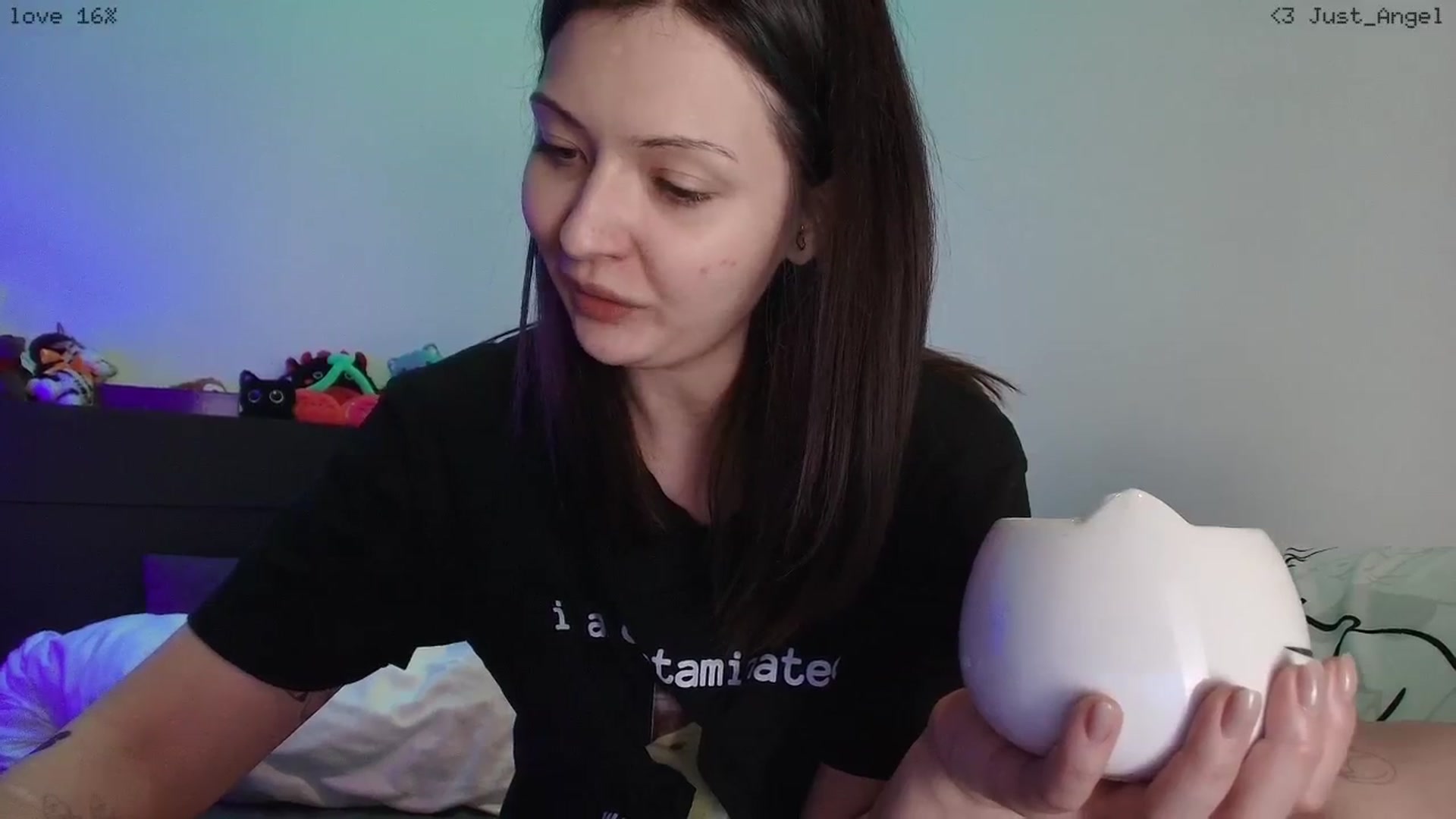 Gallery image thumbnail from RoomToAvoid's myfreecams stream on, 03/16/2026, 05:49 image 18 of 20
