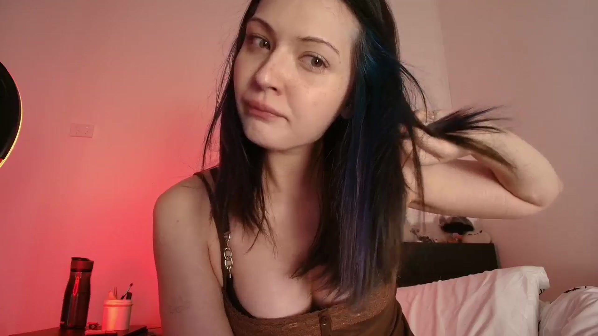 Gallery image thumbnail from RoomToAvoid's myfreecams stream on, 03/29/2026, 24:22 image 13 of 20