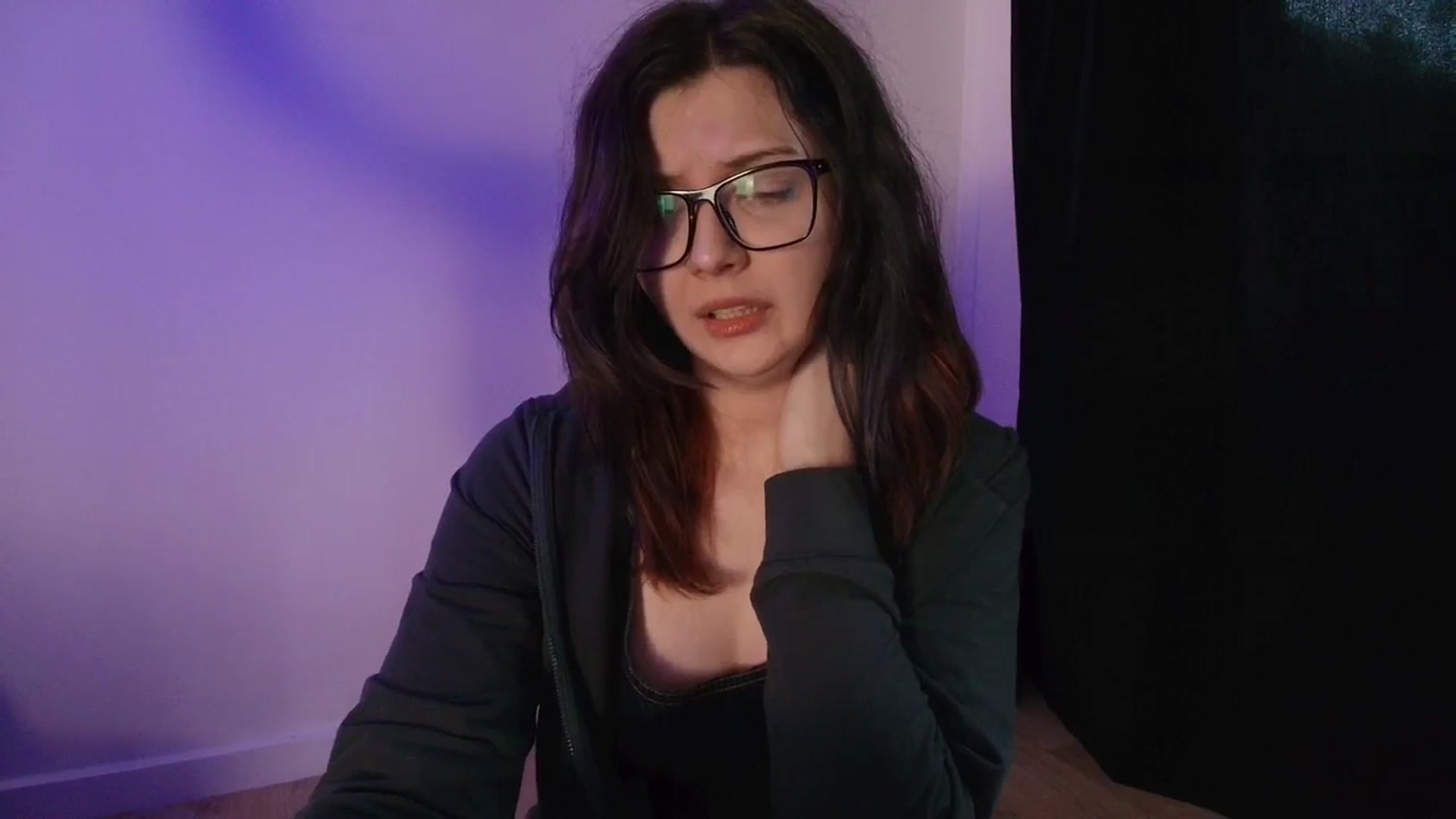 Gallery image thumbnail from RoomToAvoid's myfreecams stream on, 04/19/2026, 02:43 image 2 of 20