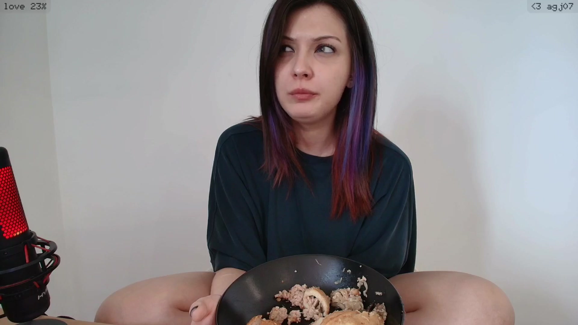 Gallery image thumbnail from RoomToAvoid's myfreecams stream on, 04/26/2026, 09:26 image 14 of 20