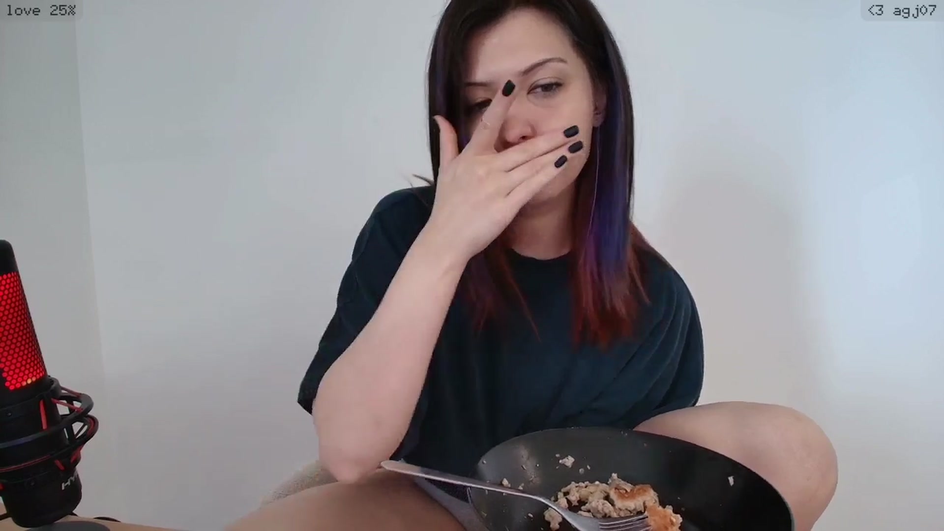 Gallery image thumbnail from RoomToAvoid's myfreecams stream on, 04/26/2026, 09:26 image 15 of 20
