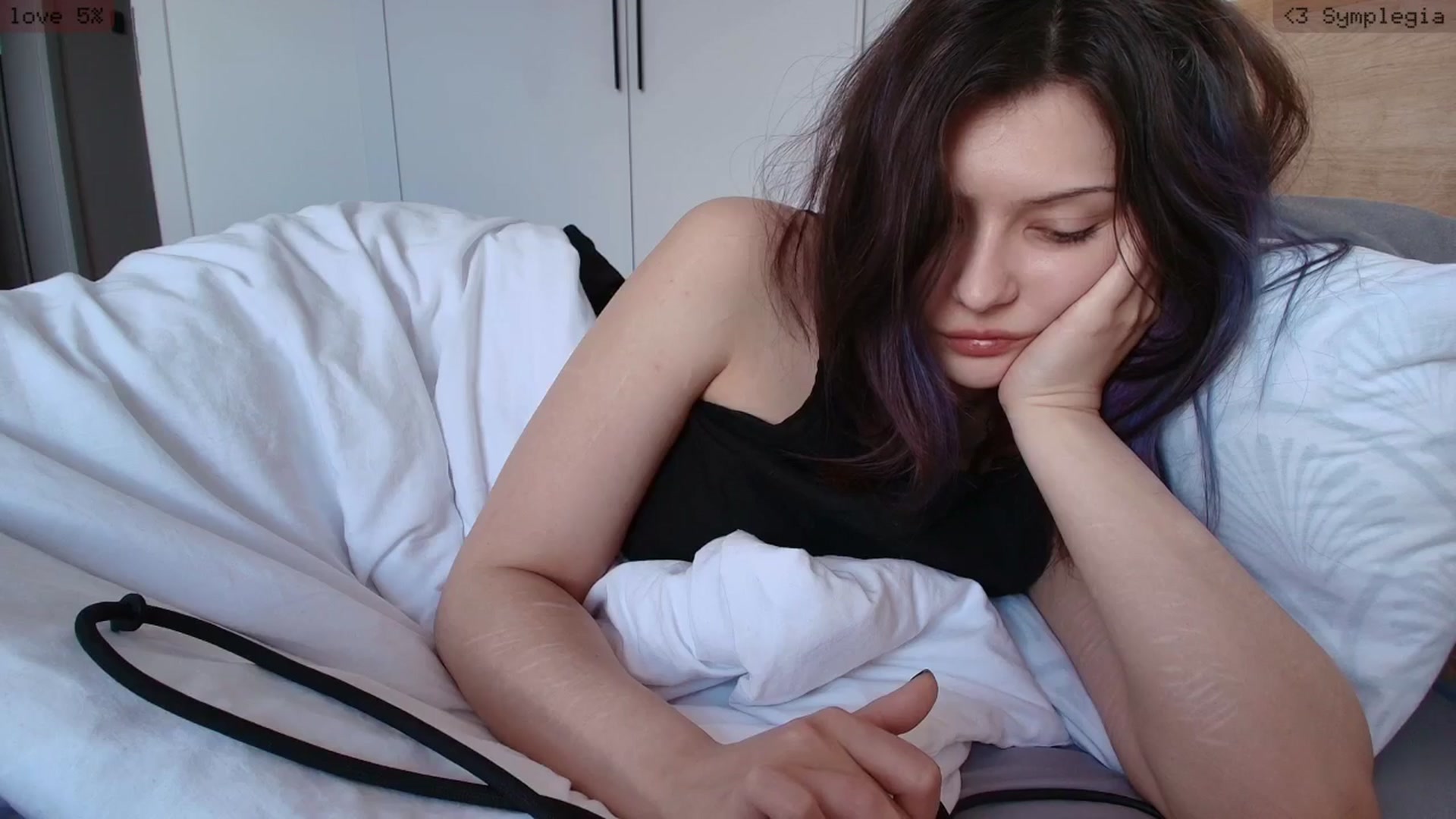 Gallery image thumbnail from RoomToAvoid's myfreecams stream on, 04/29/2026, 12:36 image 16 of 20