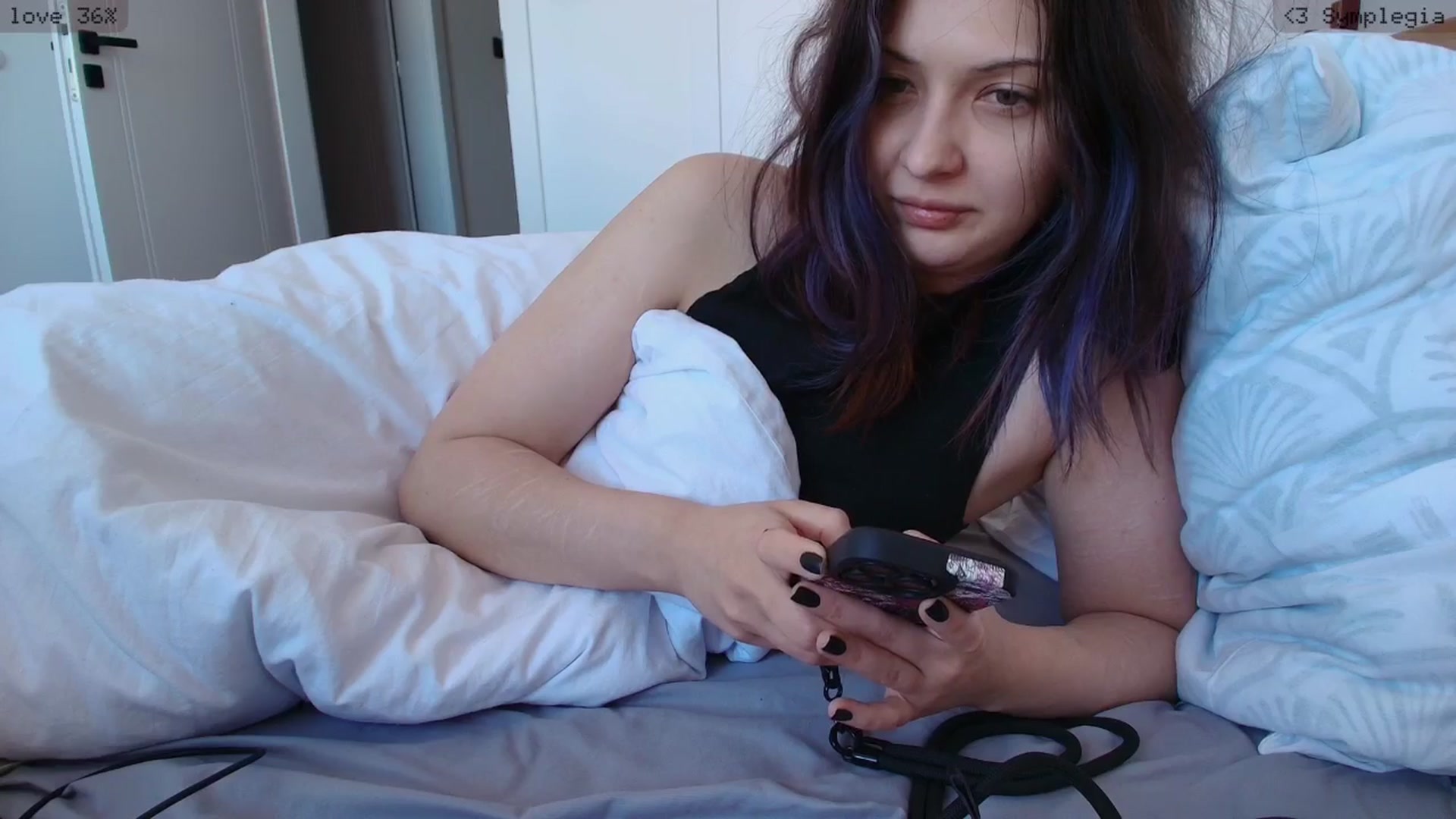 Gallery image thumbnail from RoomToAvoid's myfreecams stream on, 04/29/2026, 13:38 image 12 of 20
