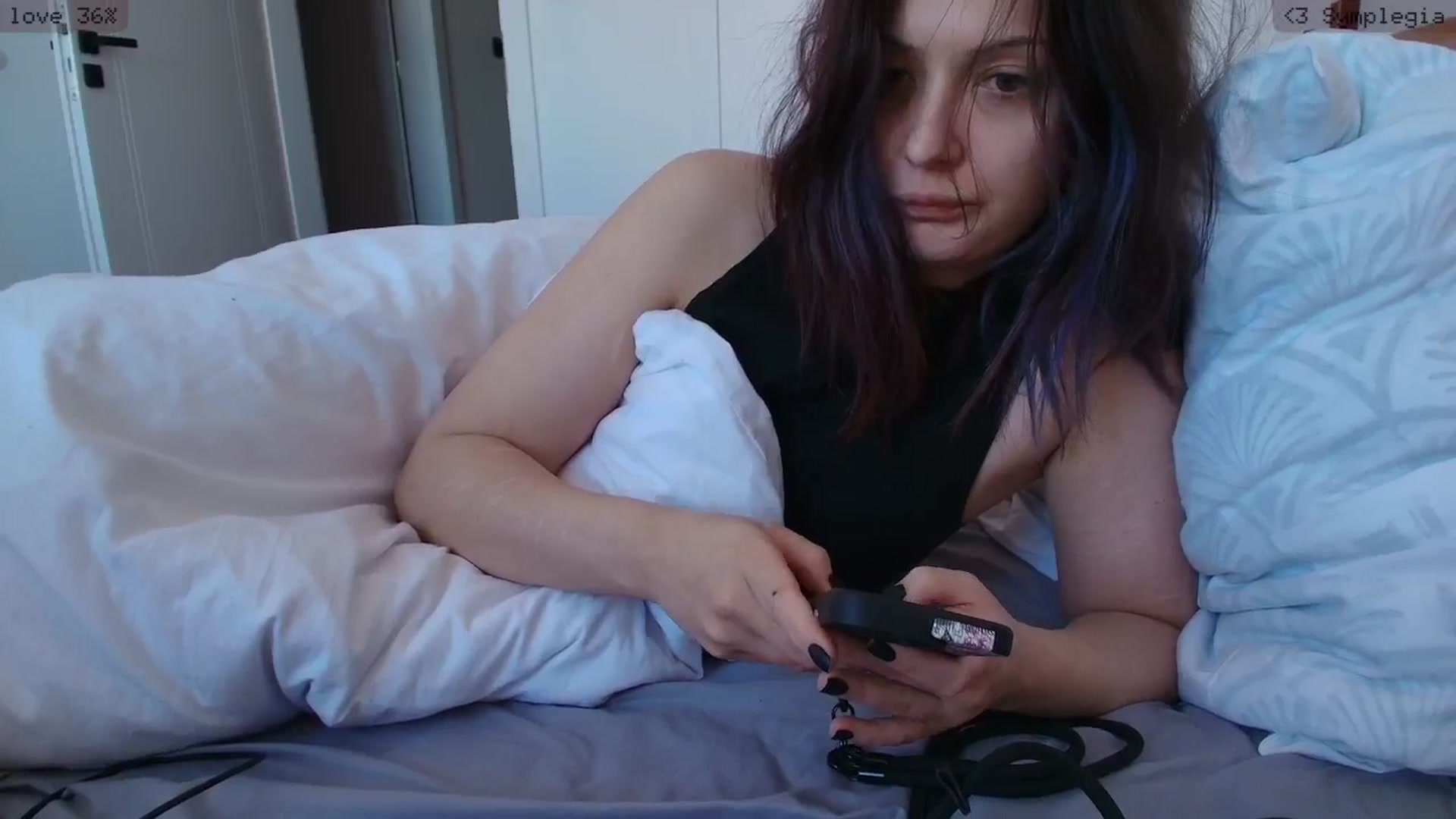 Gallery image thumbnail from RoomToAvoid's myfreecams stream on, 04/29/2026, 13:38 image 11 of 20