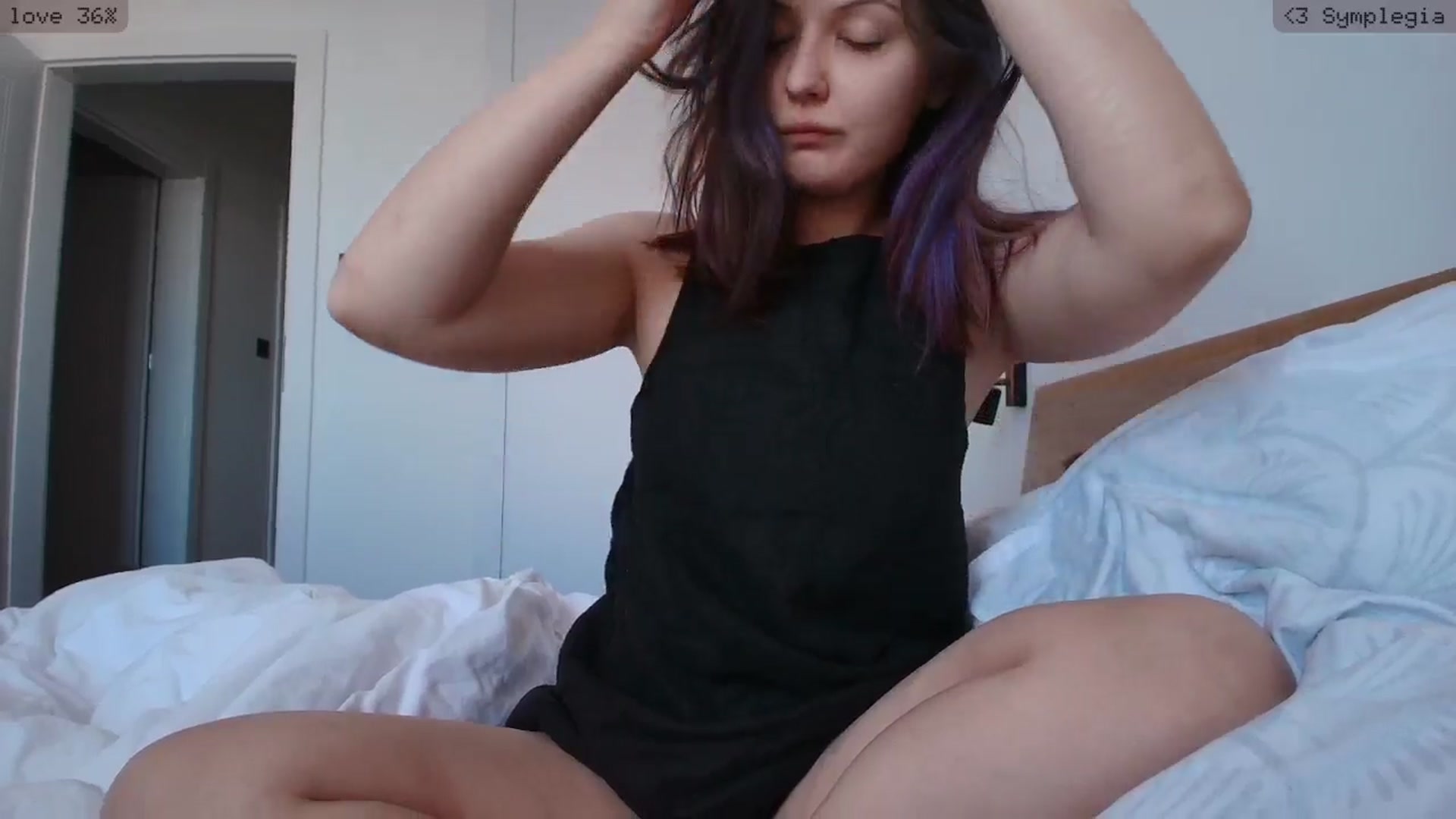 Gallery image thumbnail from RoomToAvoid's myfreecams stream on, 04/29/2026, 13:38 image 2 of 20