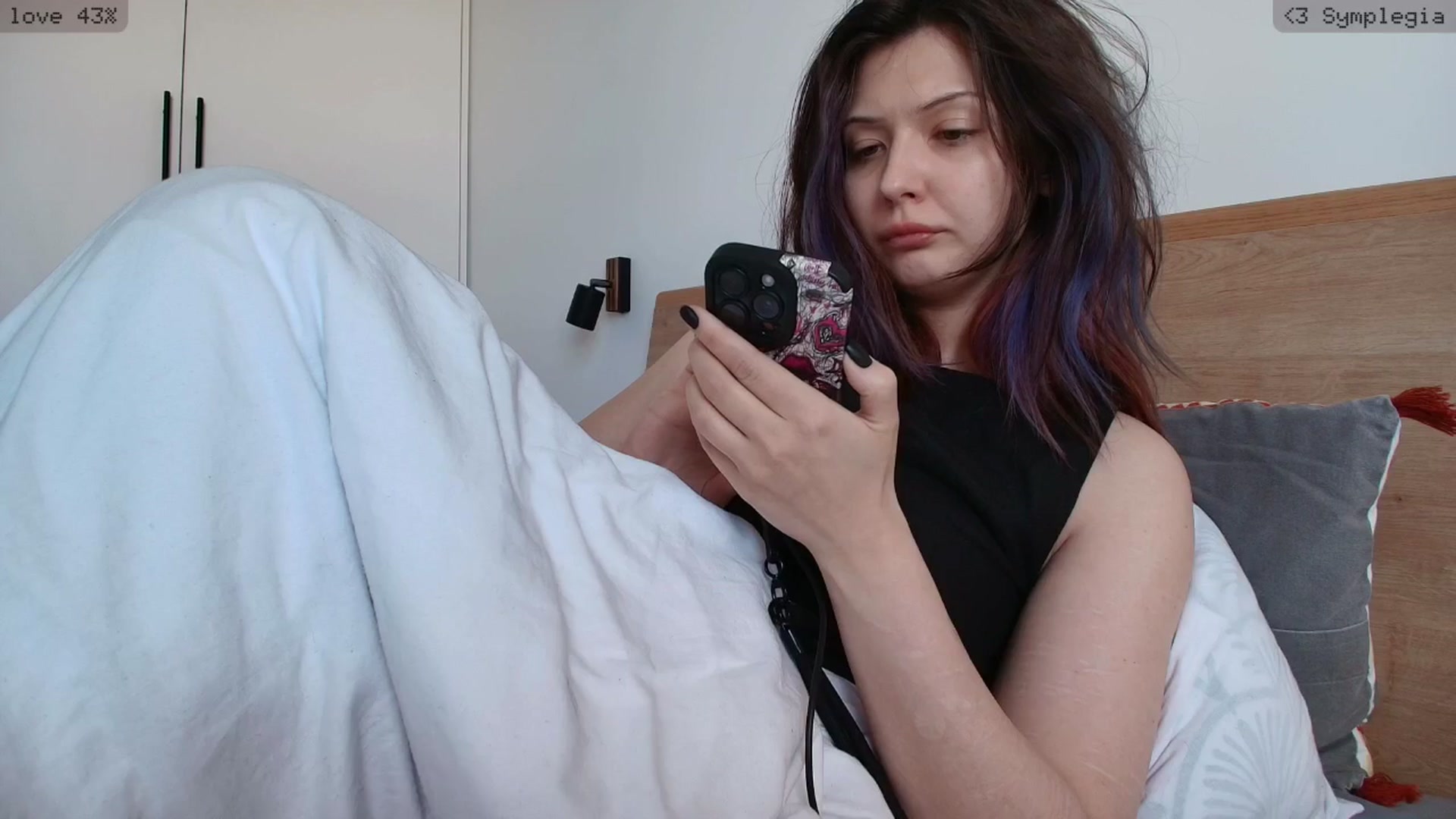 Gallery image thumbnail from RoomToAvoid's myfreecams stream on, 04/29/2026, 17:49 image 12 of 20