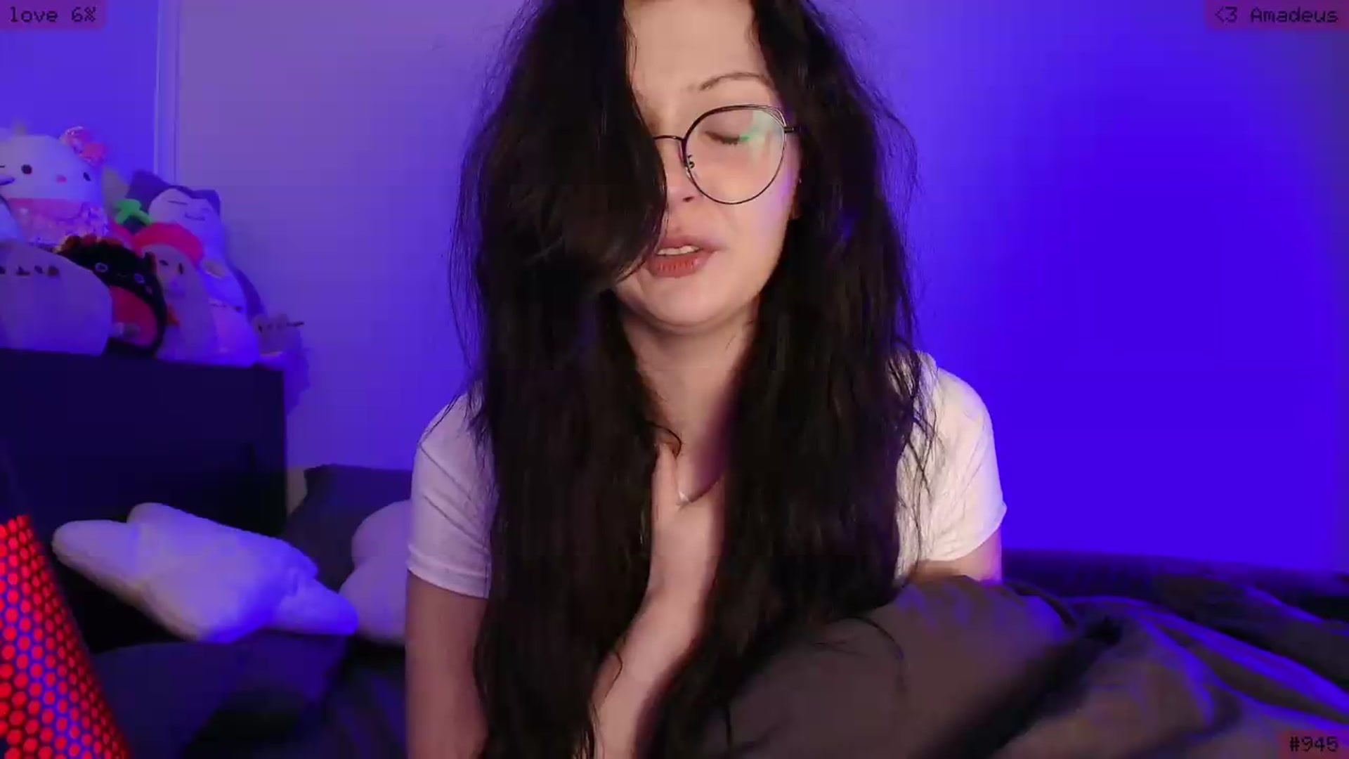 Gallery image thumbnail from RoomToAvoid's myfreecams stream on, 05/28/2026, 03:39 image 14 of 20