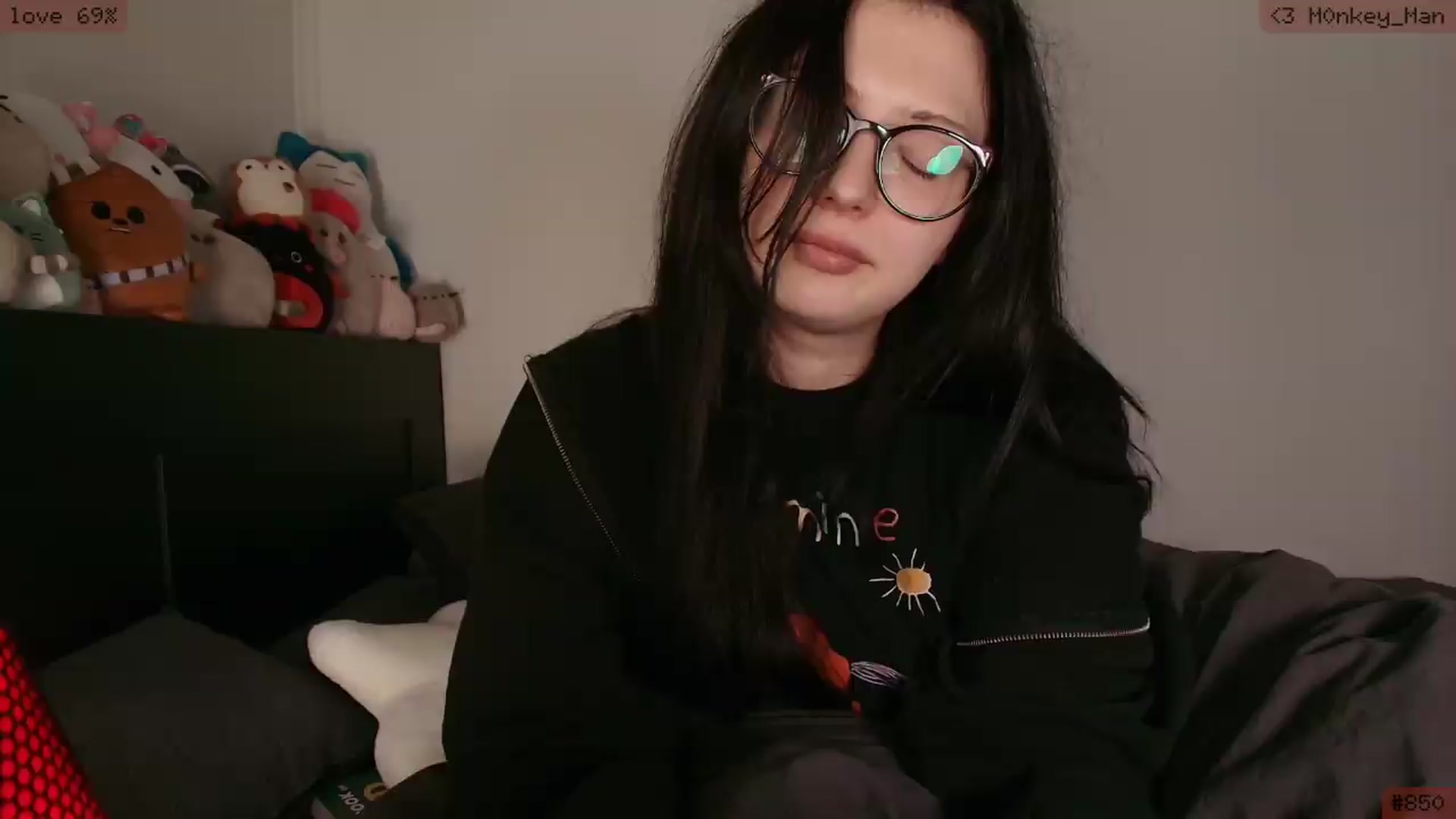 Gallery image thumbnail from RoomToAvoid's myfreecams stream on, 05/31/2026, 07:36 image 15 of 20