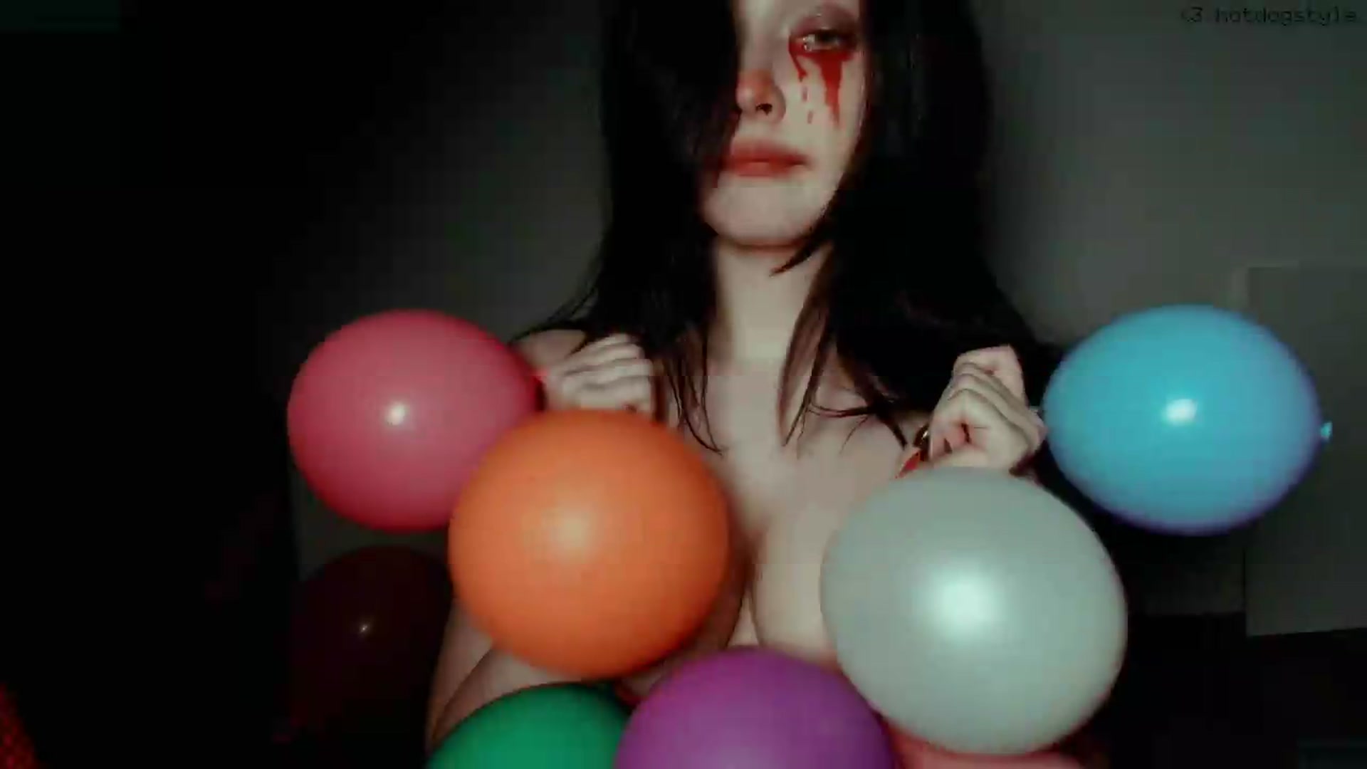 Gallery image thumbnail from RoomToAvoid's myfreecams stream on, 06/04/2026, 06:30 image 6 of 20