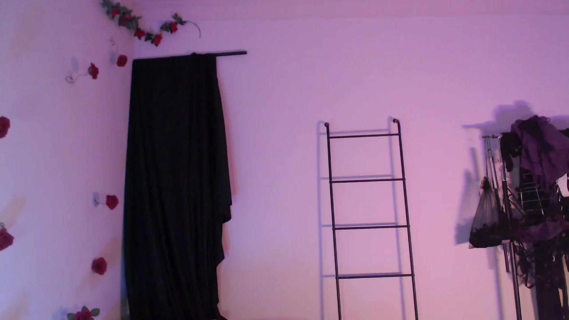 Gallery image thumbnail from RoomToSin's myfreecams stream on, 04/14/2024, 07:24 image 4 of 20