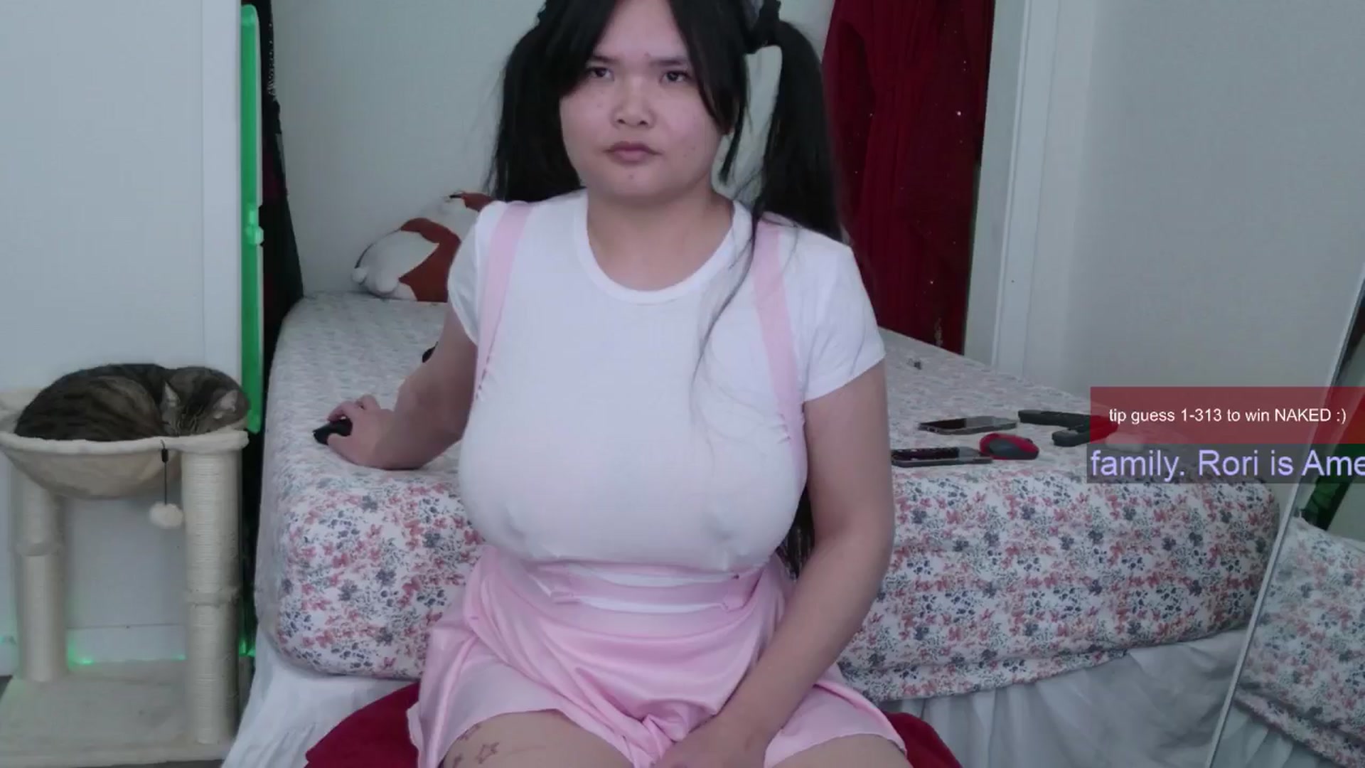 Gallery image thumbnail from Roriverse's myfreecams stream on, 12/01/2024, 22:06 image 11 of 20