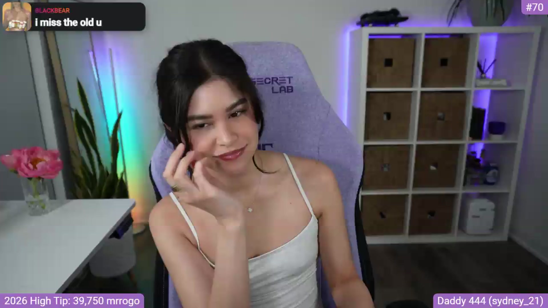 Gallery image thumbnail from RorrieGomez's myfreecams stream on, 05/19/2026, 02:35 image 2 of 20