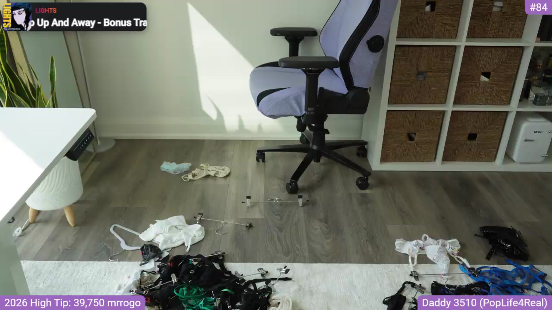 Gallery image thumbnail from RorrieGomez's myfreecams stream on, 06/20/2026, 22:21 image 16 of 20