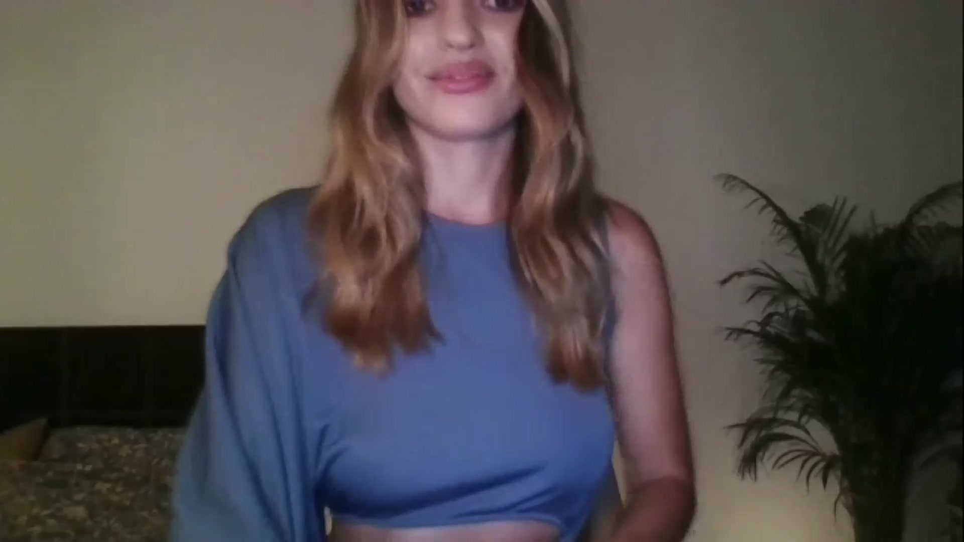Gallery image thumbnail from RosaRose_'s myfreecams stream on, 08/16/2023, 23:48 image 3 of 20