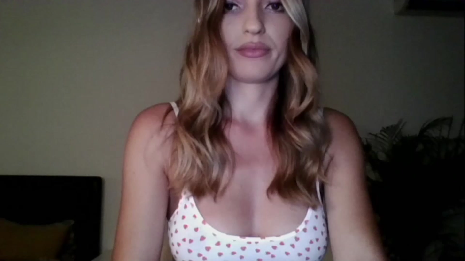 Gallery image thumbnail from RosaRose_'s myfreecams stream on, 08/18/2023, 21:59 image 8 of 20