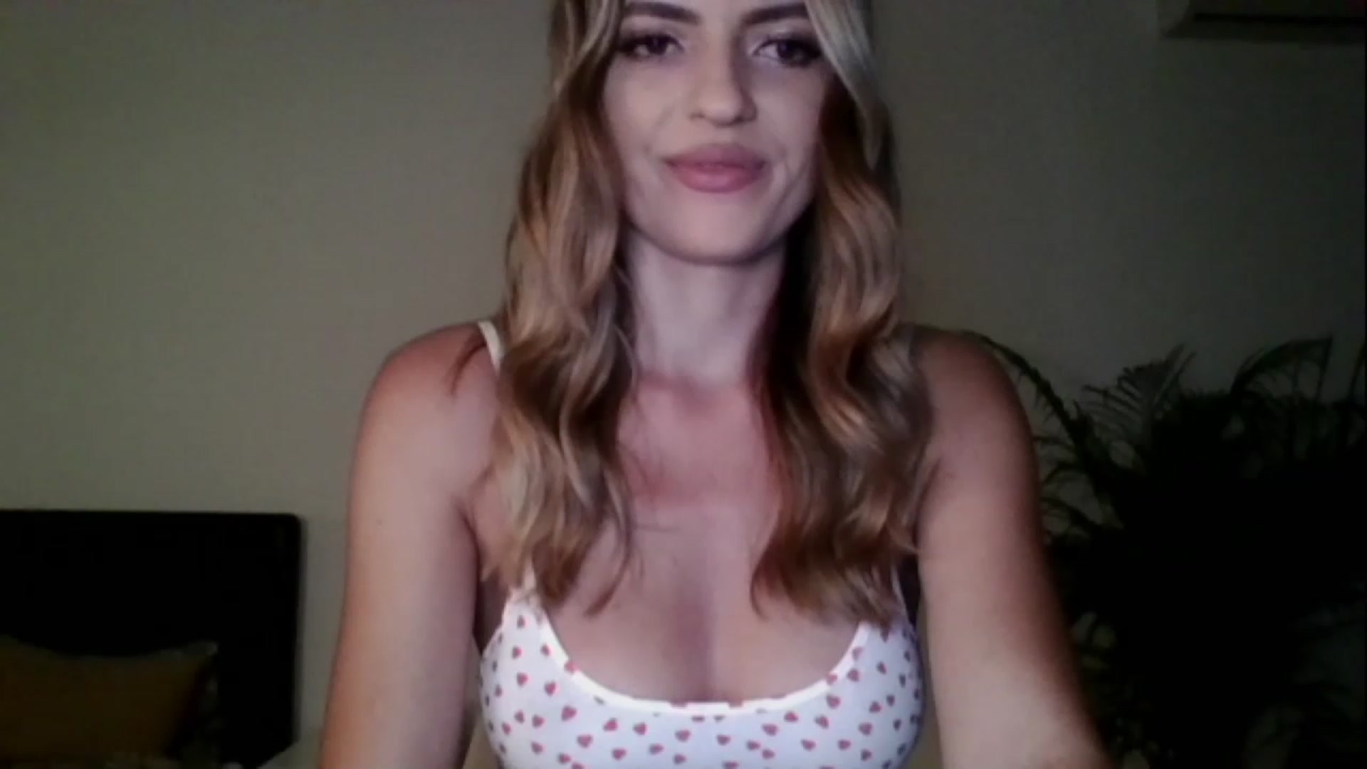 Gallery image thumbnail from RosaRose_'s myfreecams stream on, 08/18/2023, 21:59 image 5 of 20