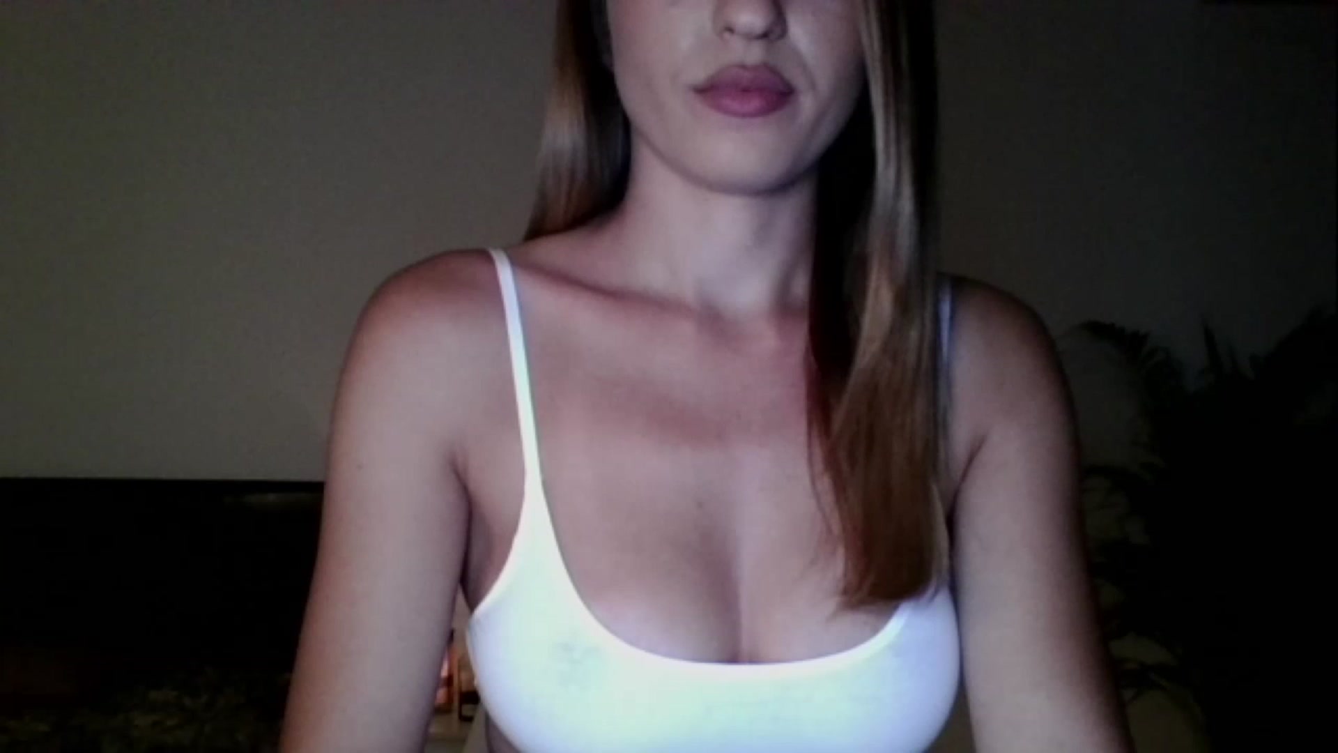 Gallery image thumbnail from RosaRose_'s myfreecams stream on, 08/20/2023, 22:37 image 6 of 20