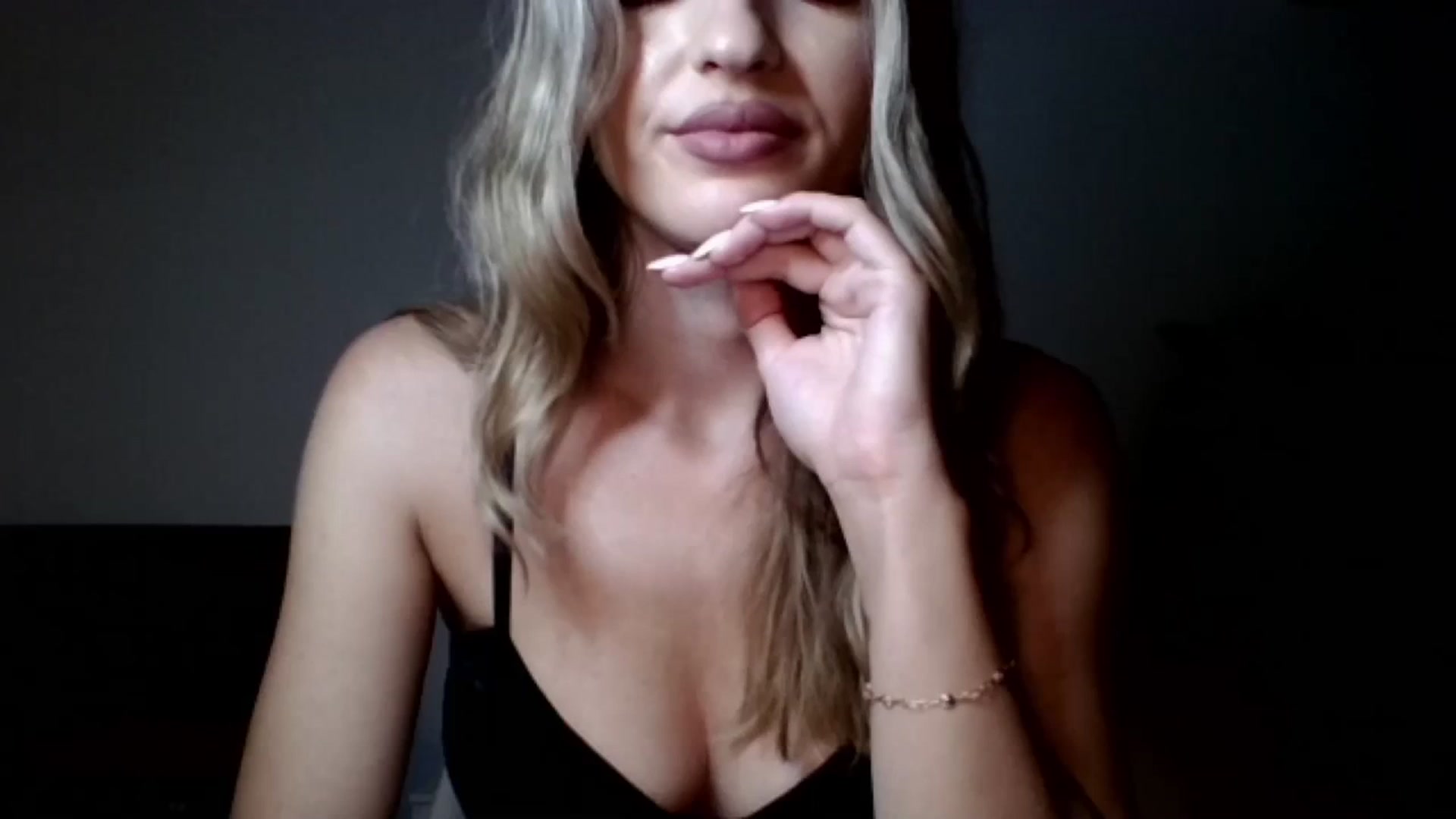 Gallery image thumbnail from RosaRose_'s myfreecams stream on, 09/03/2023, 22:03 image 14 of 20