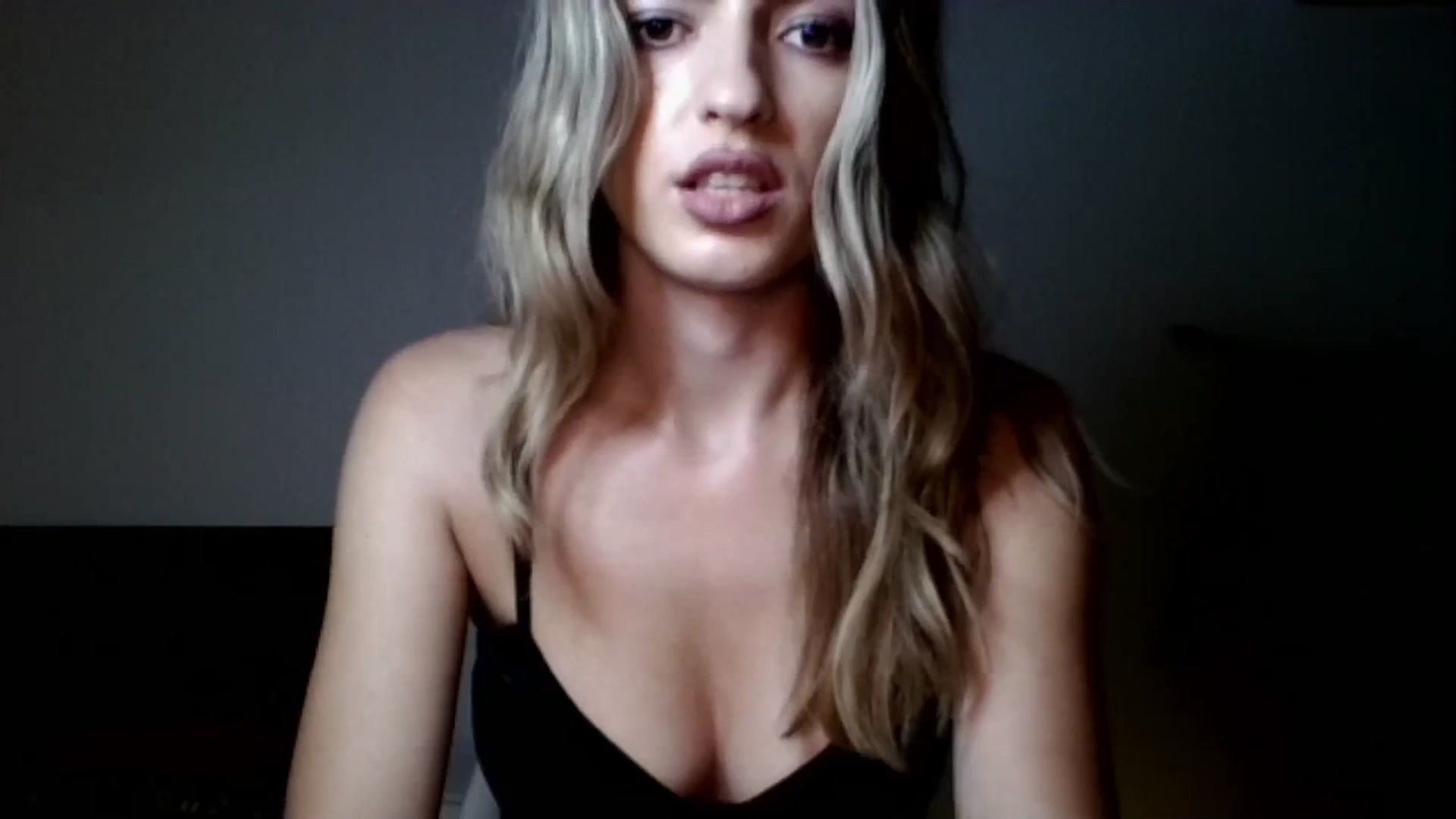 Gallery image thumbnail from RosaRose_'s myfreecams stream on, 09/03/2023, 22:03 image 3 of 20