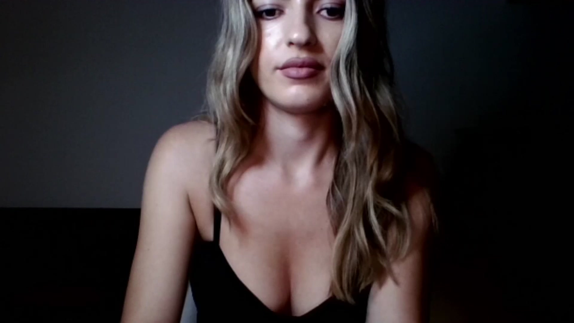 Gallery image thumbnail from RosaRose_'s myfreecams stream on, 09/03/2023, 22:03 image 4 of 20