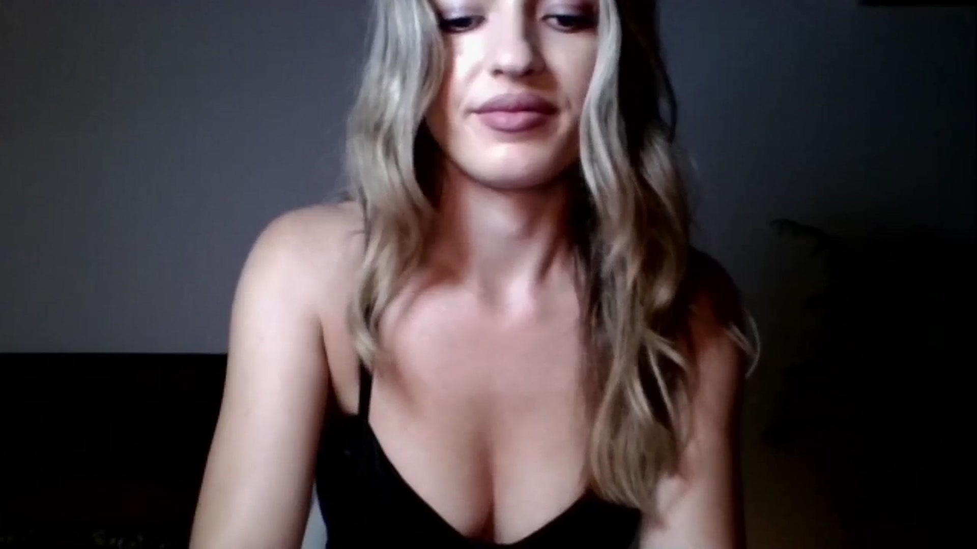 Gallery image thumbnail from RosaRose_'s myfreecams stream on, 09/03/2023, 22:03 image 2 of 20