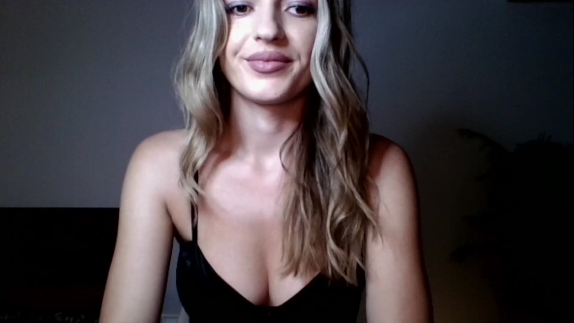 Gallery image thumbnail from RosaRose_'s myfreecams stream on, 09/03/2023, 22:03 image 7 of 20