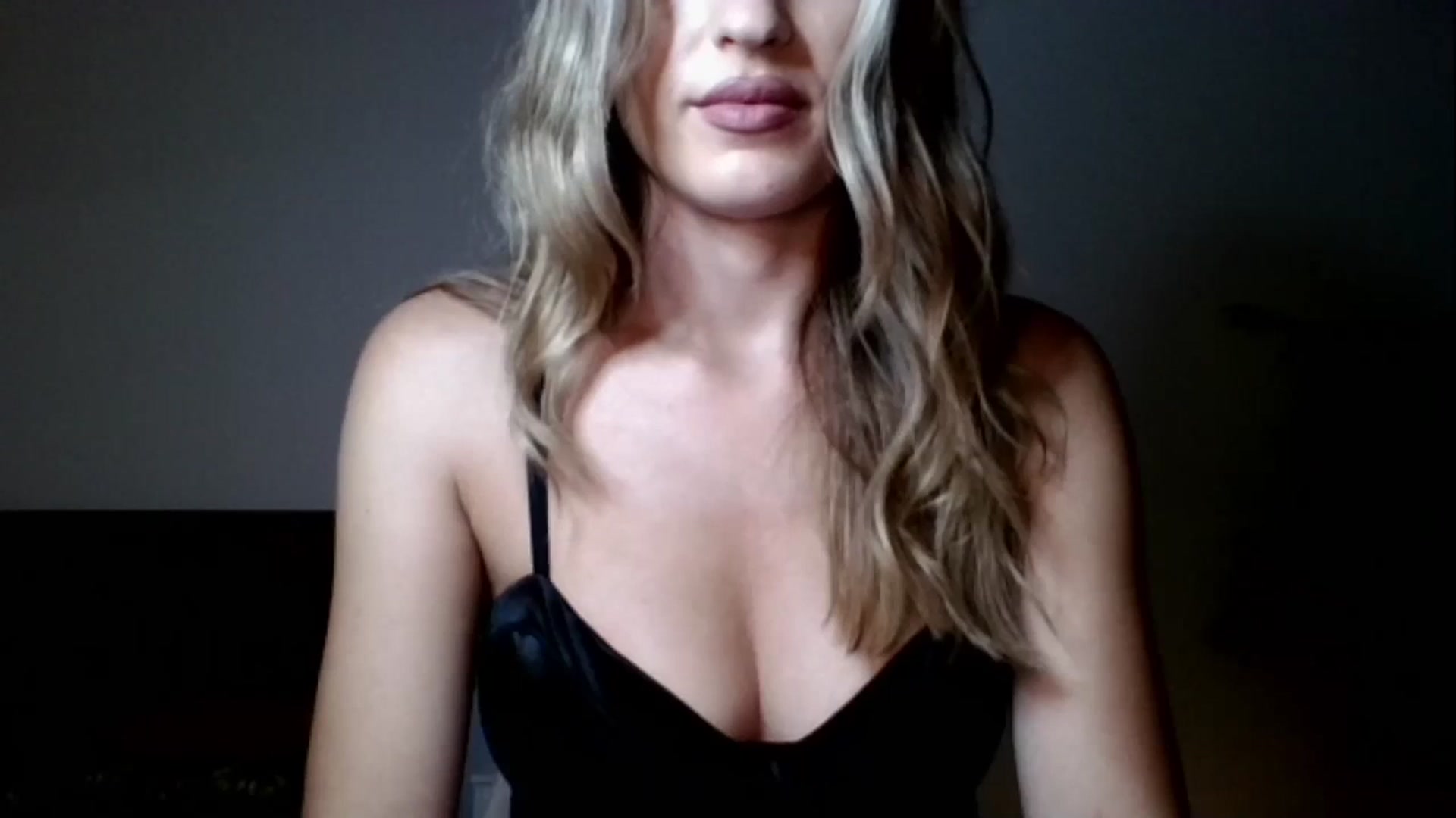 Gallery image thumbnail from RosaRose_'s myfreecams stream on, 09/03/2023, 22:03 image 16 of 20