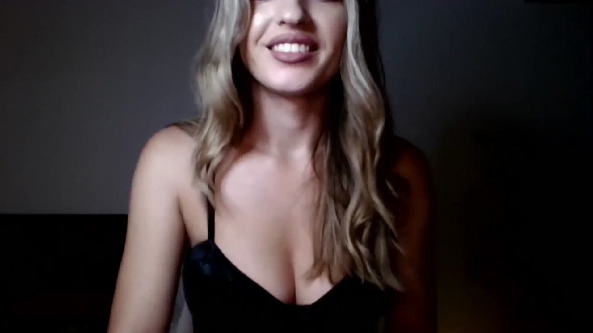 Gallery image thumbnail from RosaRose_'s myfreecams stream on, 09/03/2023, 22:03 image 13 of 20