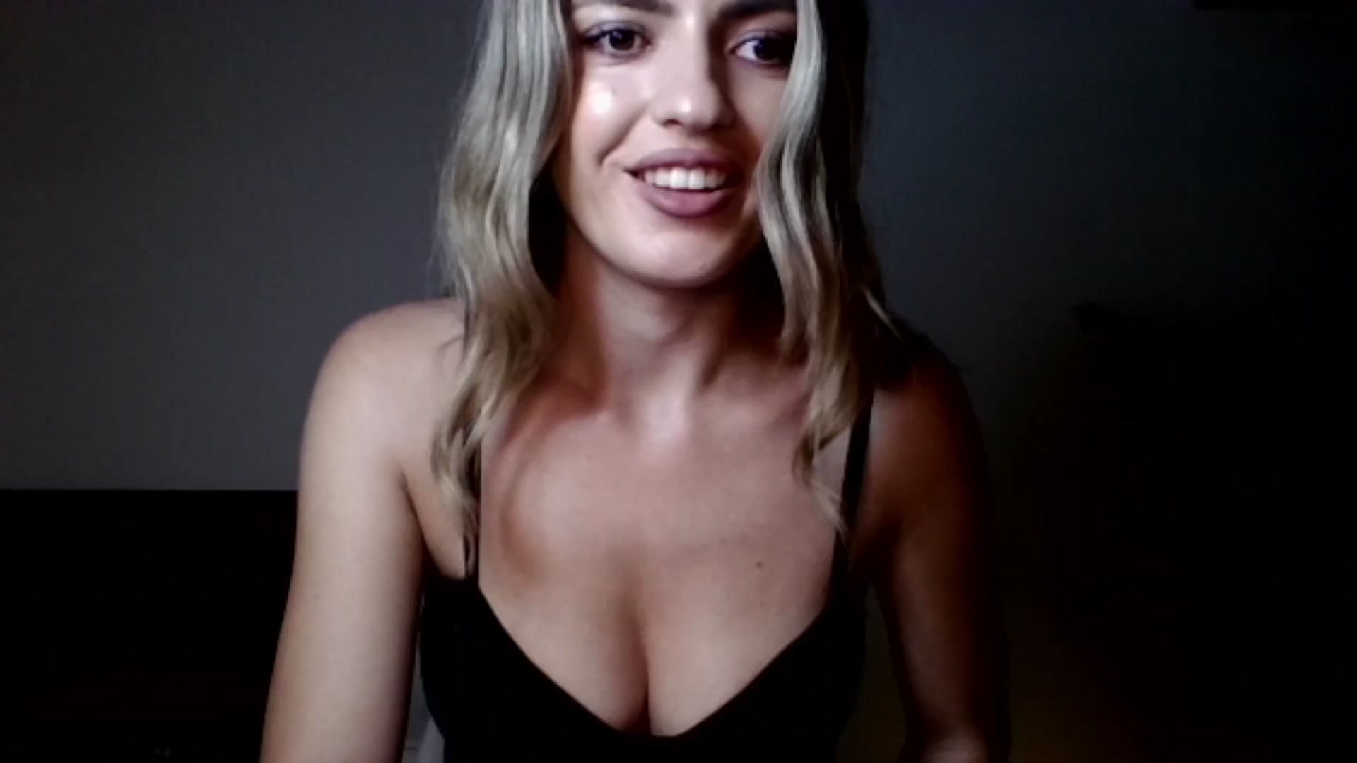 Gallery image thumbnail from RosaRose_'s myfreecams stream on, 09/03/2023, 22:03 image 1 of 20