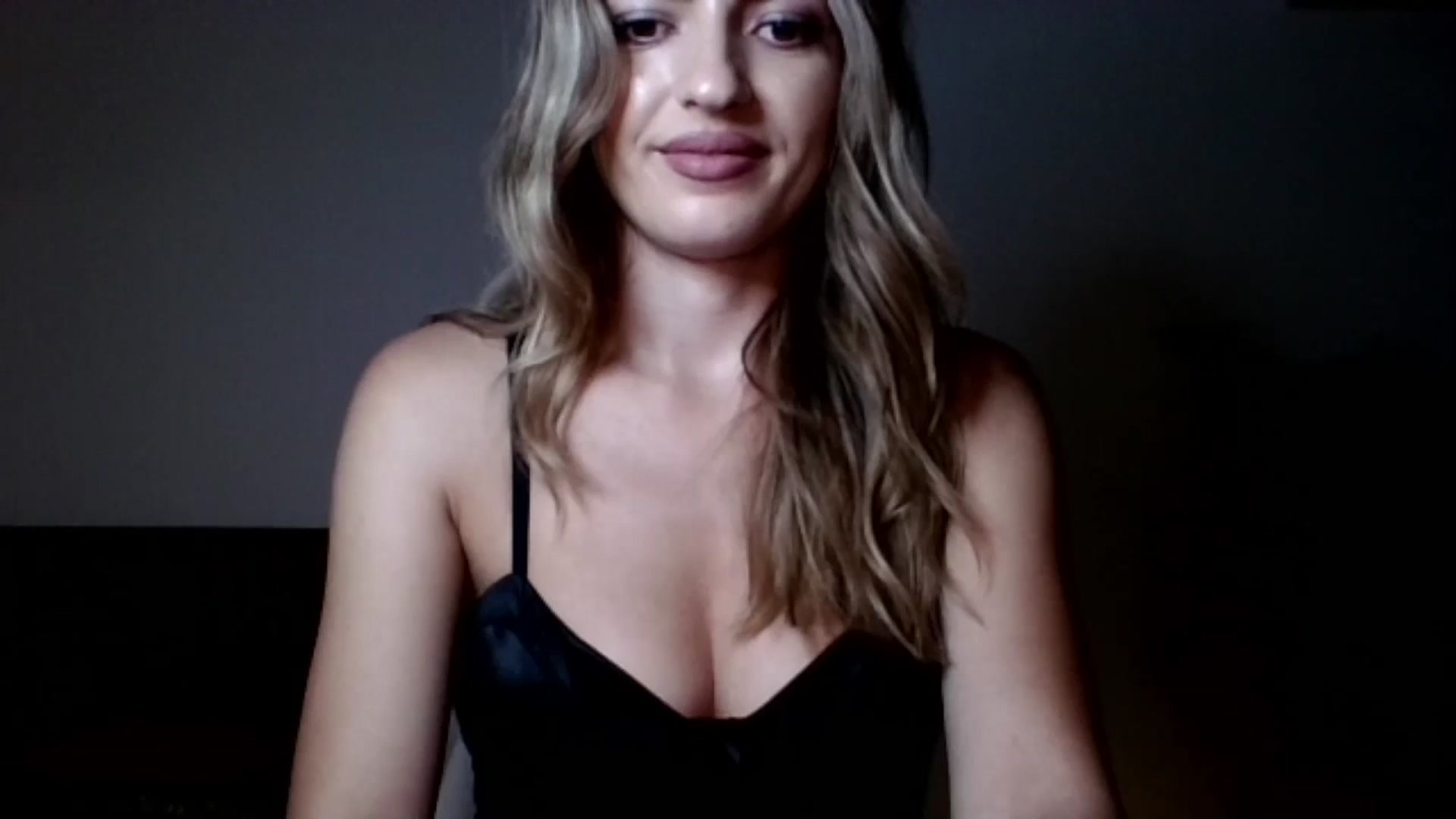 Gallery image thumbnail from RosaRose_'s myfreecams stream on, 09/03/2023, 22:03 image 8 of 20