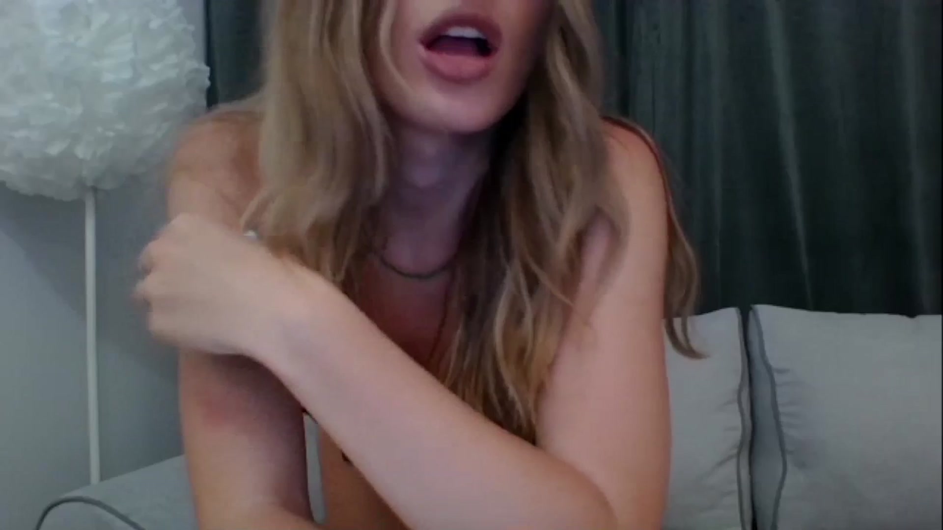 Gallery image thumbnail from RosaRose_'s myfreecams stream on, 09/24/2023, 21:29 image 10 of 20