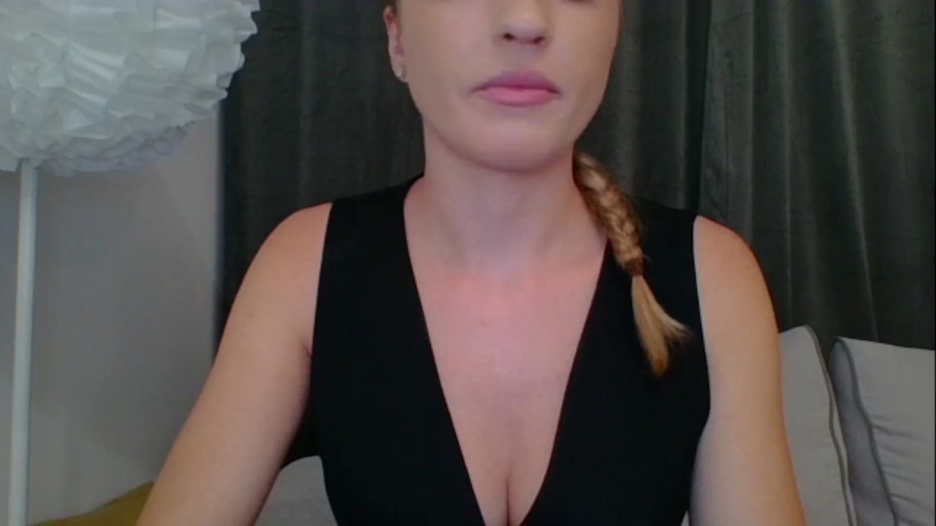 Gallery image thumbnail from RosaRose_'s myfreecams stream on, 10/13/2023, 20:07 image 2 of 20
