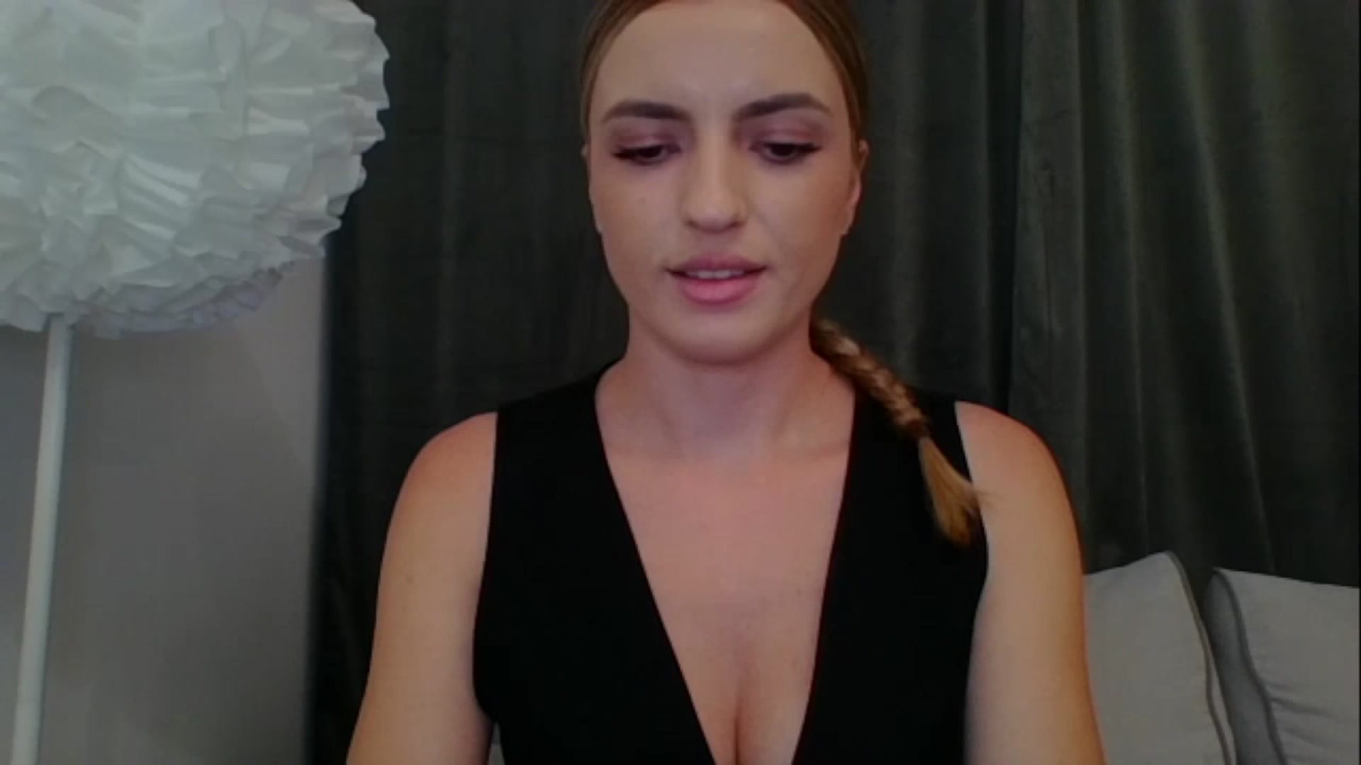 Gallery image thumbnail from RosaRose_'s myfreecams stream on, 10/13/2023, 20:07 image 13 of 20