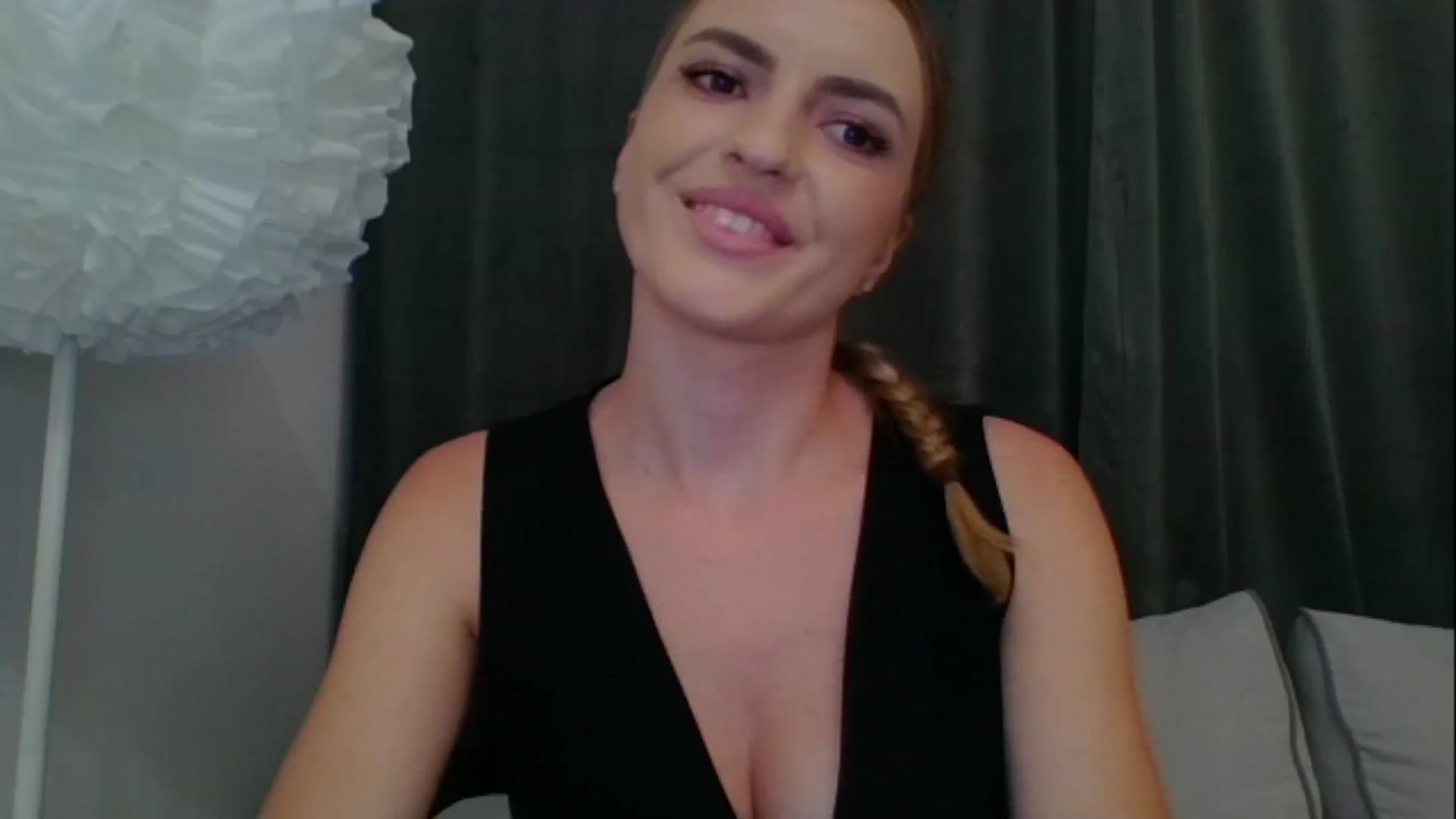 Gallery image thumbnail from RosaRose_'s myfreecams stream on, 10/13/2023, 20:07 image 19 of 20