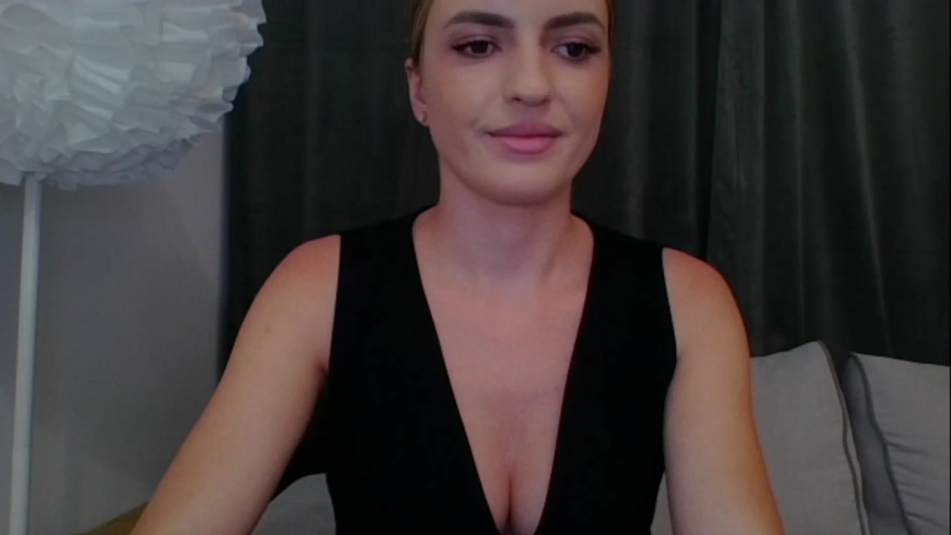 Gallery image thumbnail from RosaRose_'s myfreecams stream on, 10/13/2023, 20:07 image 7 of 20