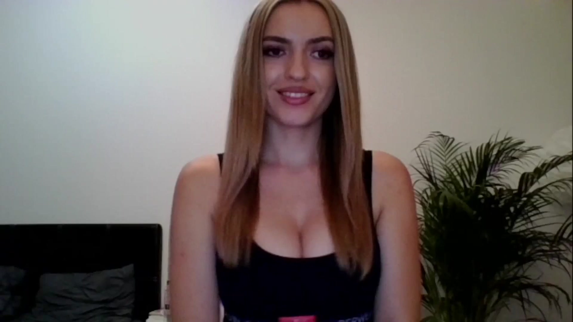 Gallery image thumbnail from RosaRose_'s myfreecams stream on, 10/29/2023, 19:44 image 3 of 20