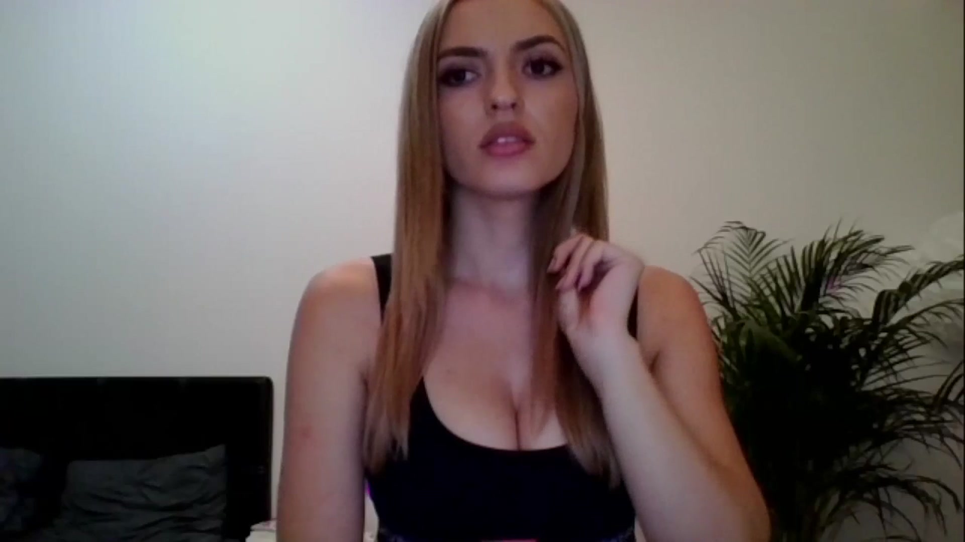 Gallery image thumbnail from RosaRose_'s myfreecams stream on, 10/29/2023, 19:44 image 2 of 20