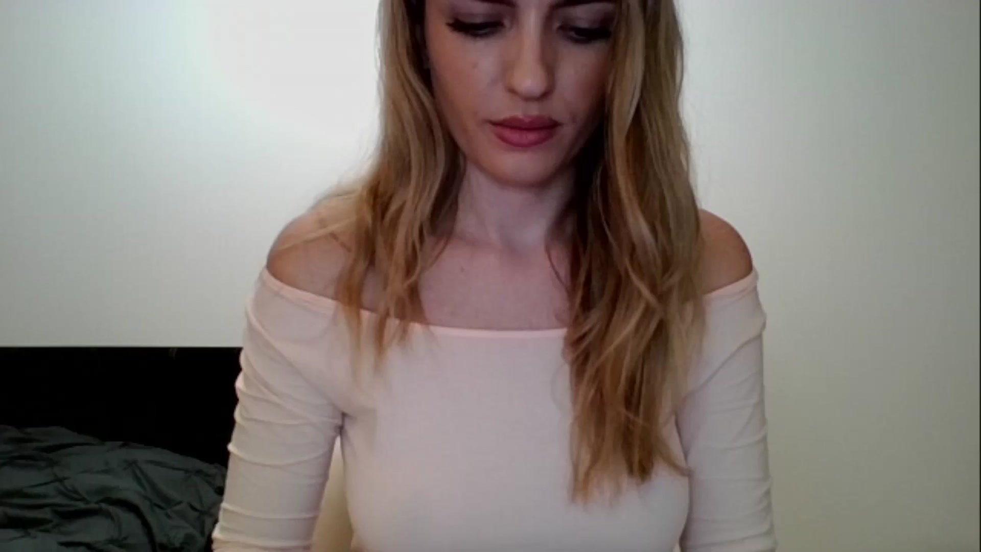 Gallery image thumbnail from RosaRose_'s myfreecams stream on, 11/23/2023, 01:05 image 13 of 20