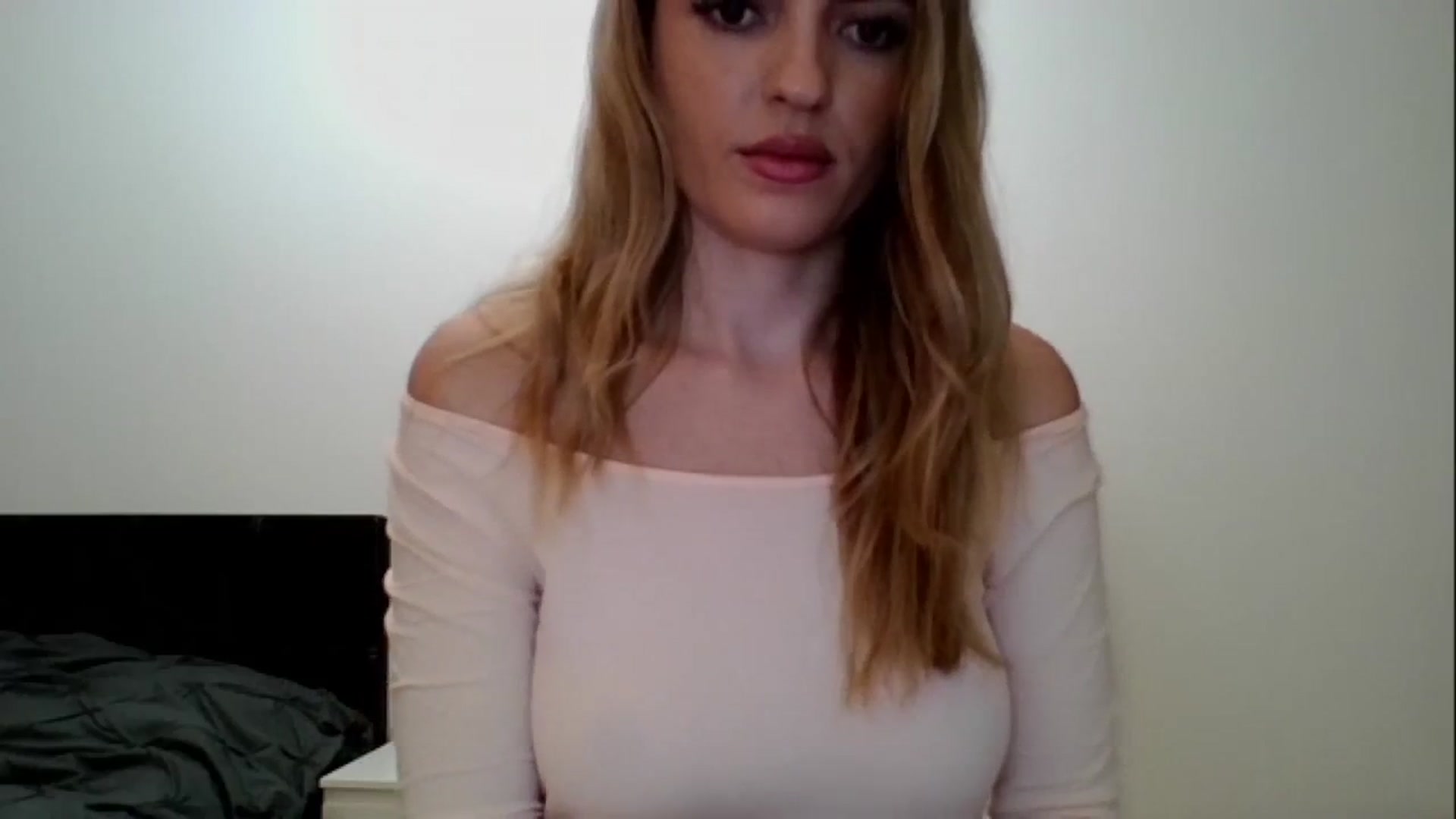 Gallery image thumbnail from RosaRose_'s myfreecams stream on, 11/23/2023, 01:05 image 14 of 20
