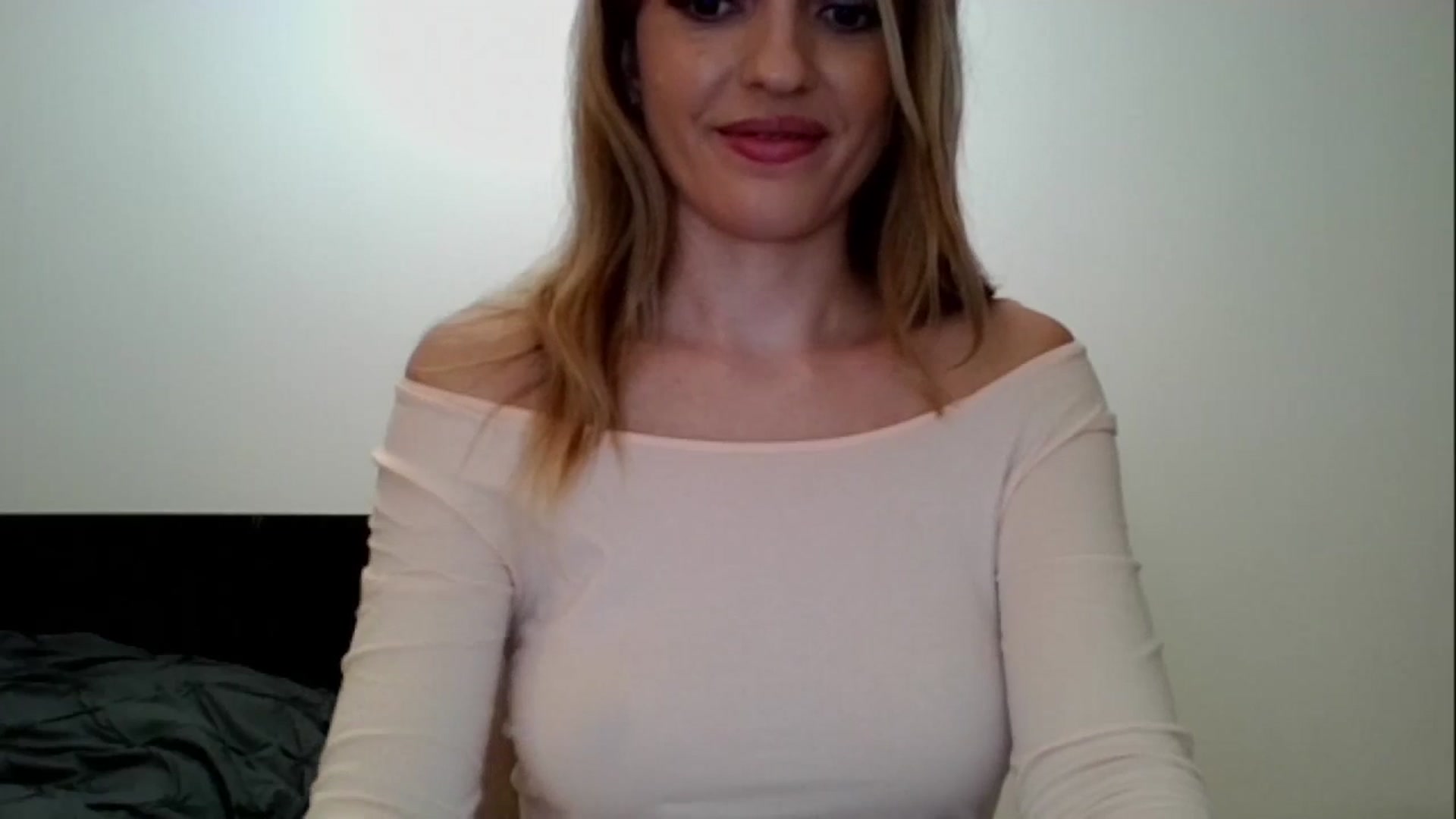 Gallery image thumbnail from RosaRose_'s myfreecams stream on, 11/23/2023, 01:05 image 17 of 20