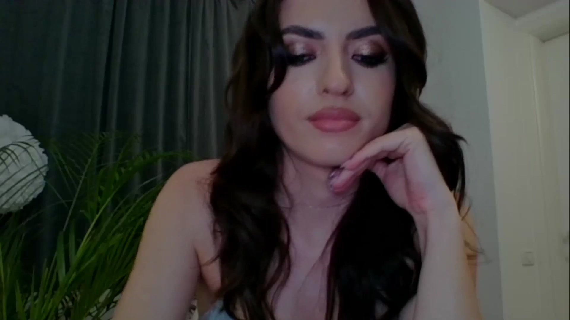Gallery image thumbnail from RosaRose_'s myfreecams stream on, 03/15/2024, 17:37 image 8 of 20
