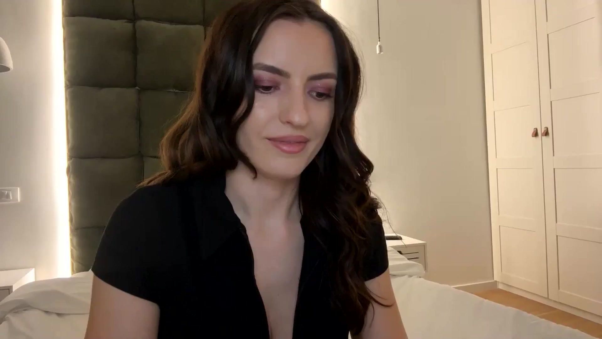 Gallery image thumbnail from RosaRose_'s myfreecams stream on, 01/05/2025, 24:38 image 1 of 20