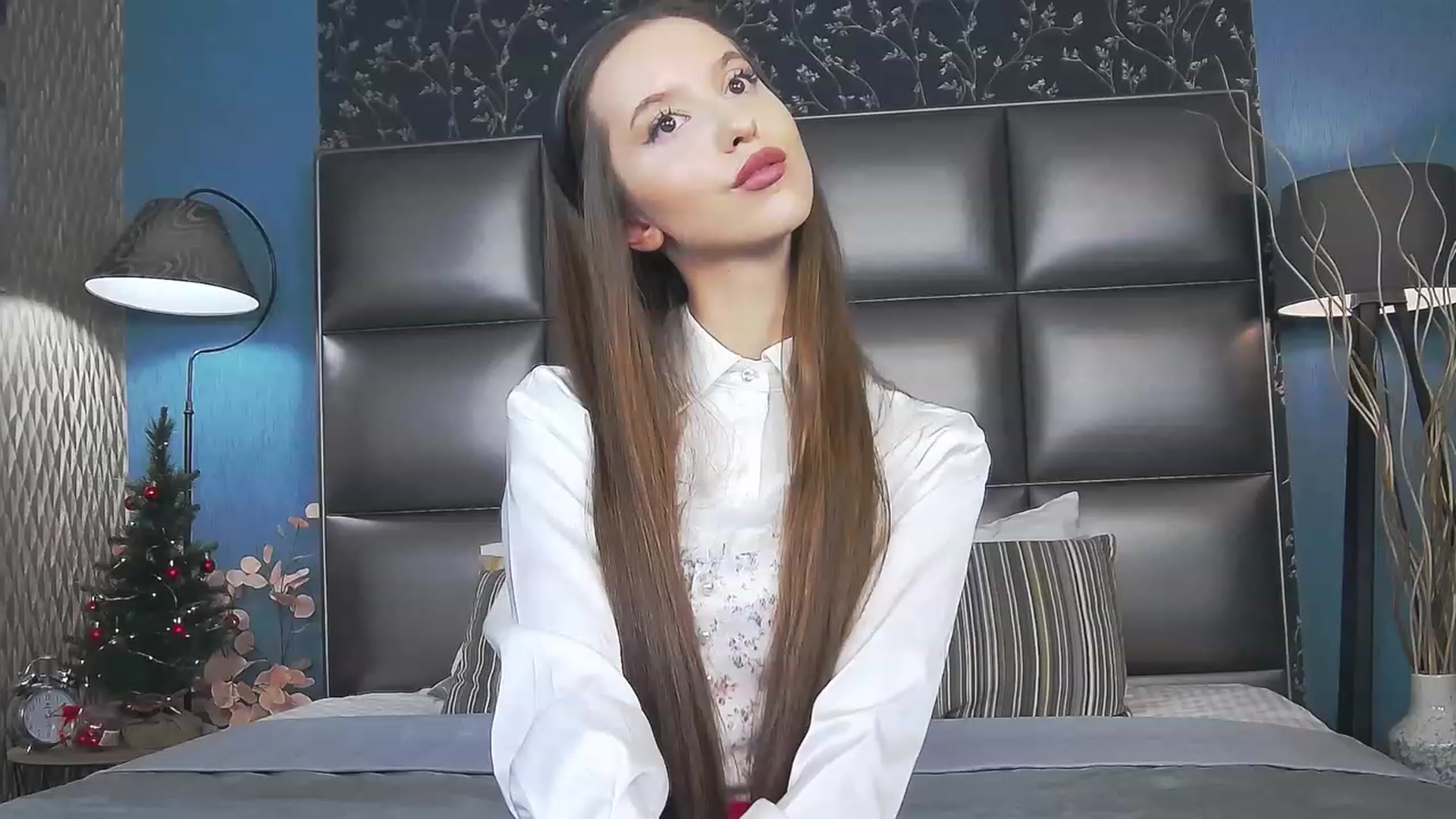 Gallery image thumbnail from RosaliaCharm's myfreecams stream on, 12/14/2023, 24:43 image 14 of 20