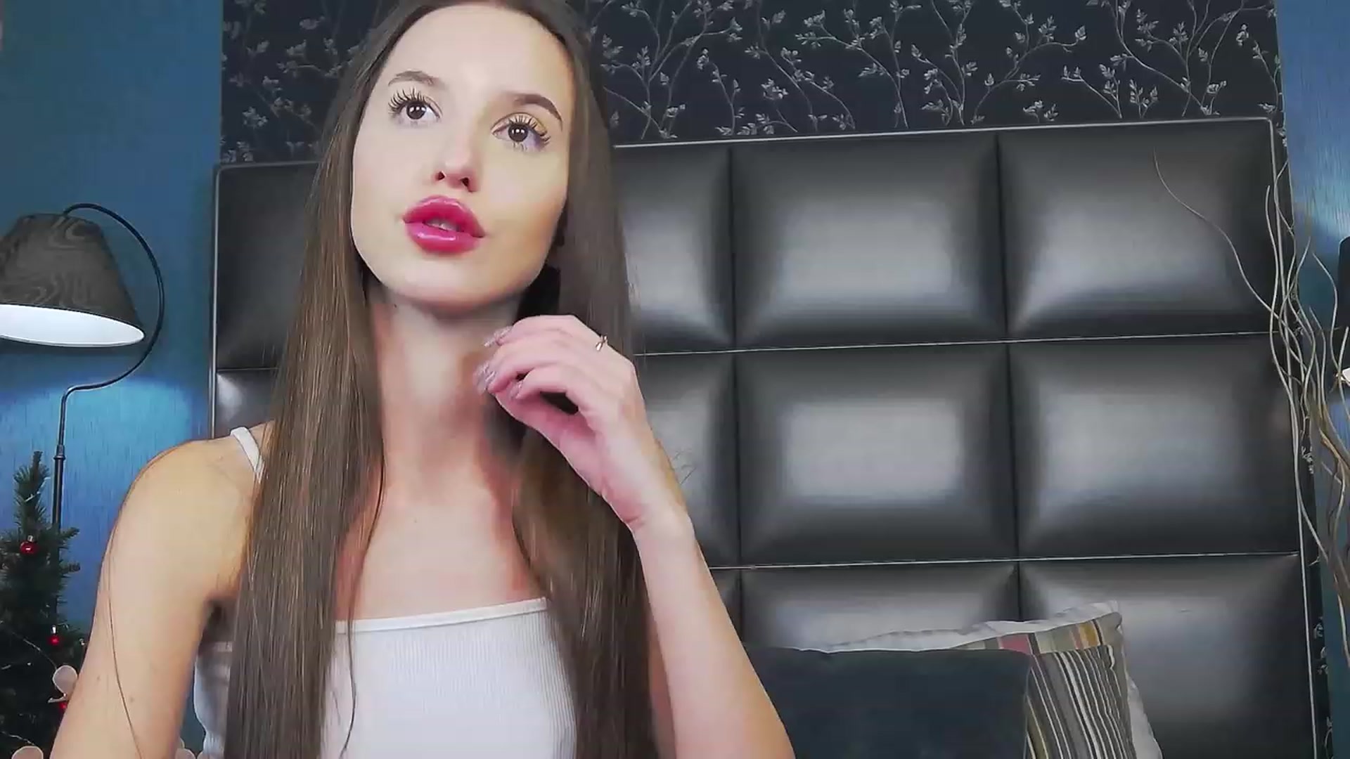 Gallery image thumbnail from RosaliaCharm's myfreecams stream on, 01/03/2024, 03:19 image 15 of 20
